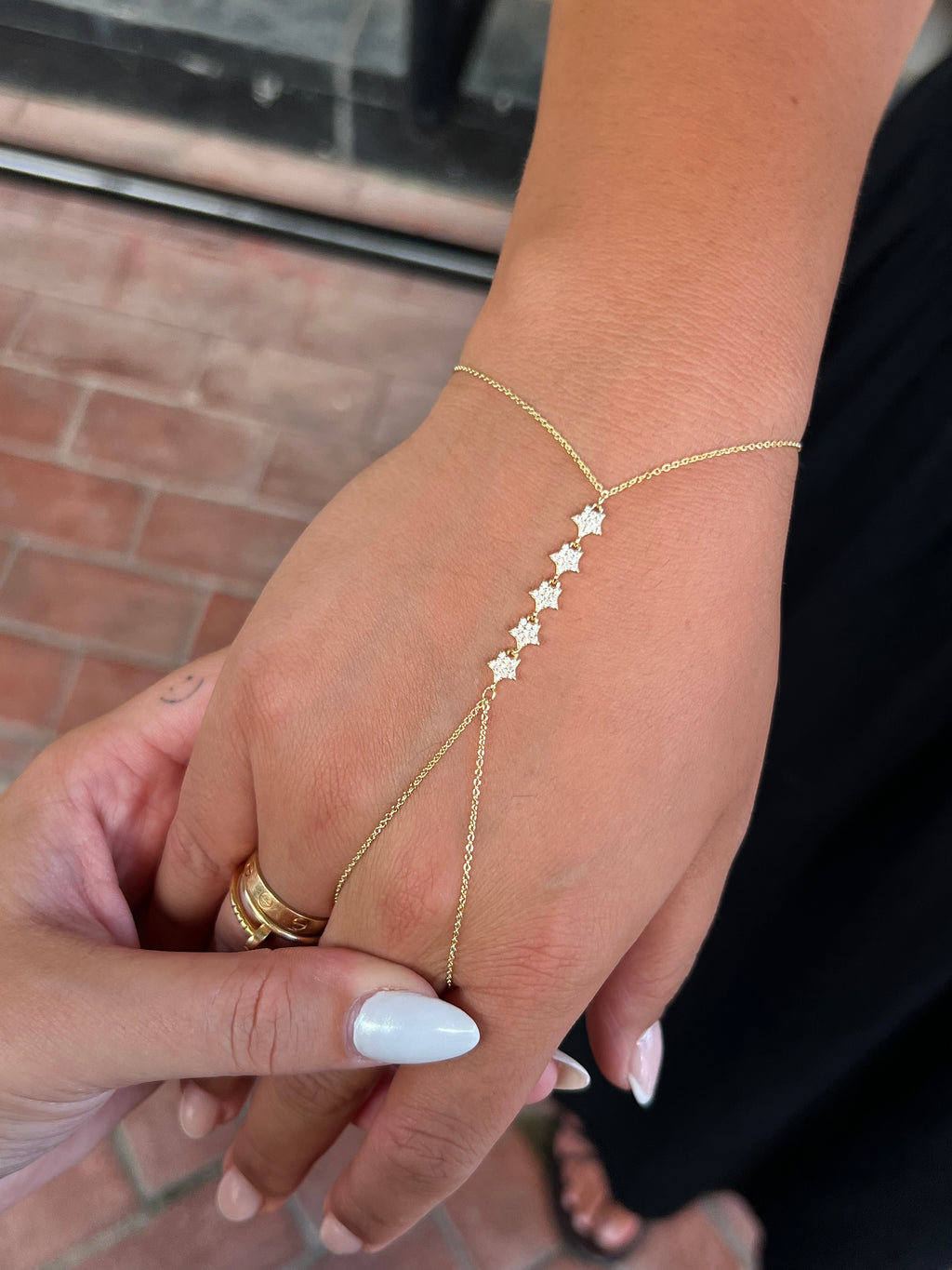 Minimal Star Hand Chain – 14K Gold Plated