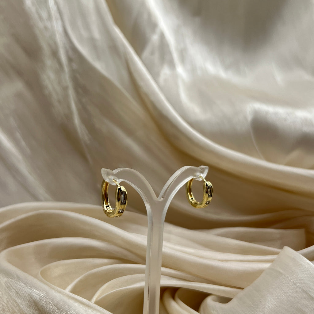 Baguette Stone Hoop Earrings Gold – Arvella