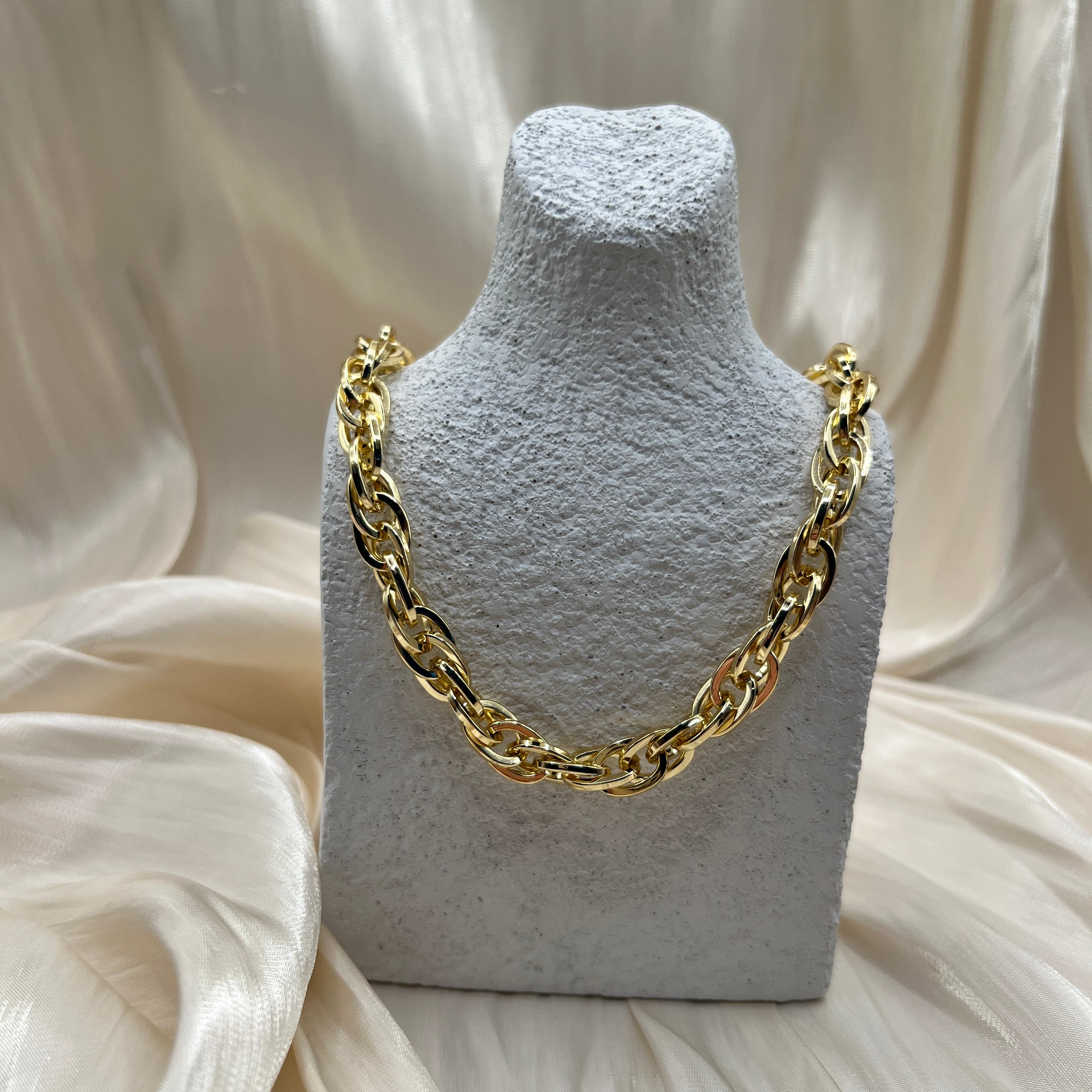Bold Interlock Chain Necklace – Caelora | 14K Gold Plated