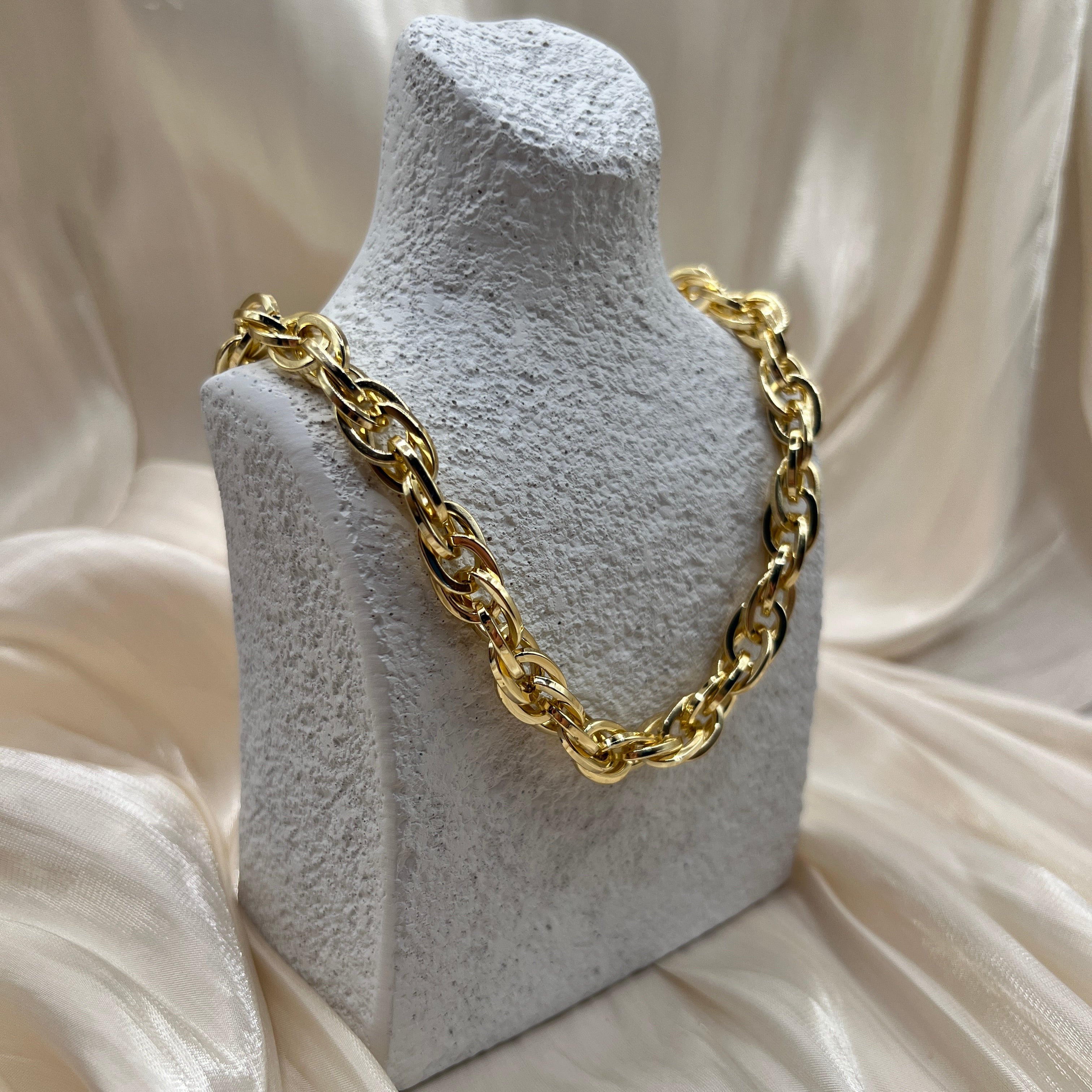 Bold Interlock Chain Necklace – Caelora | 14K Gold Plated