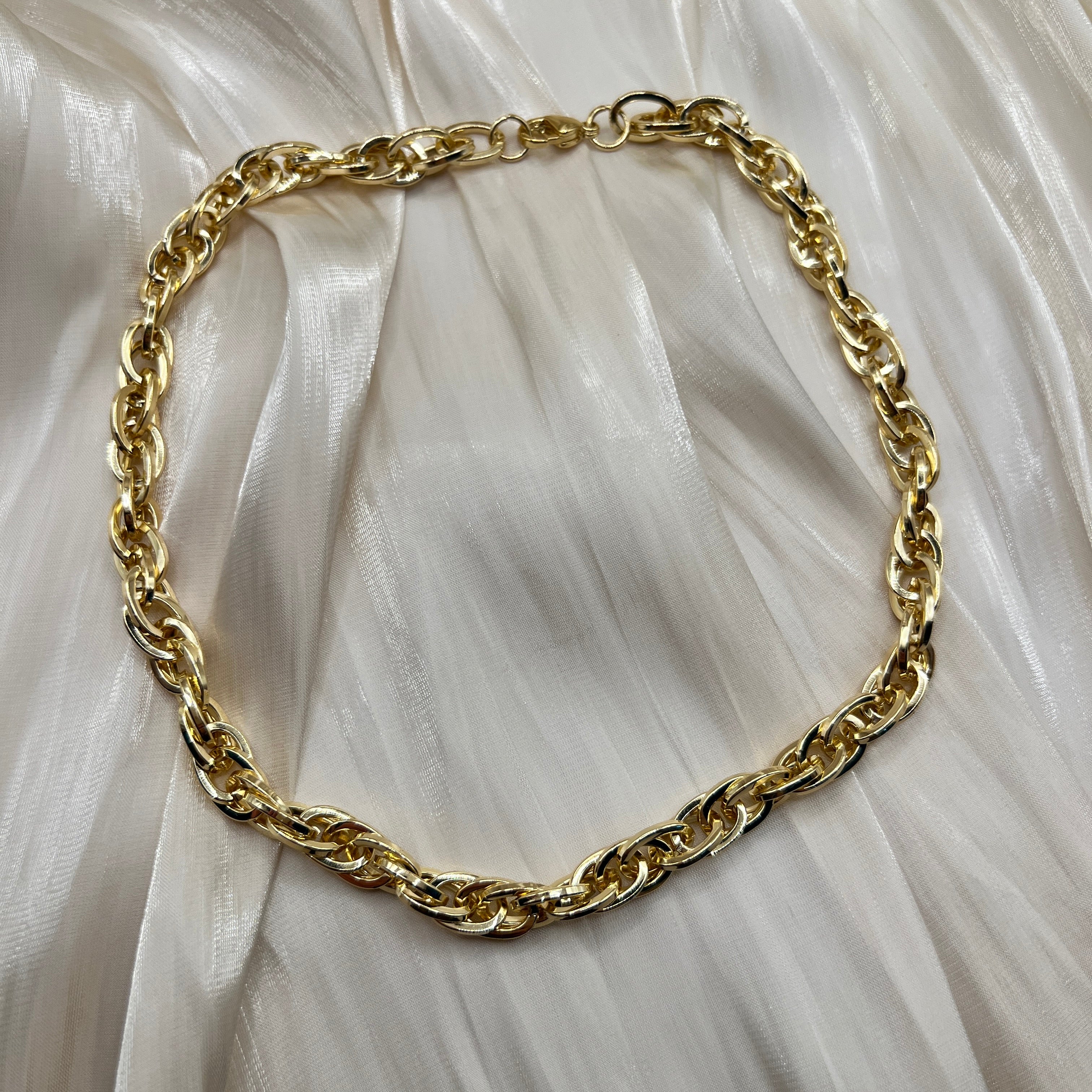 Bold Interlock Chain Necklace – Caelora | 14K Gold Plated