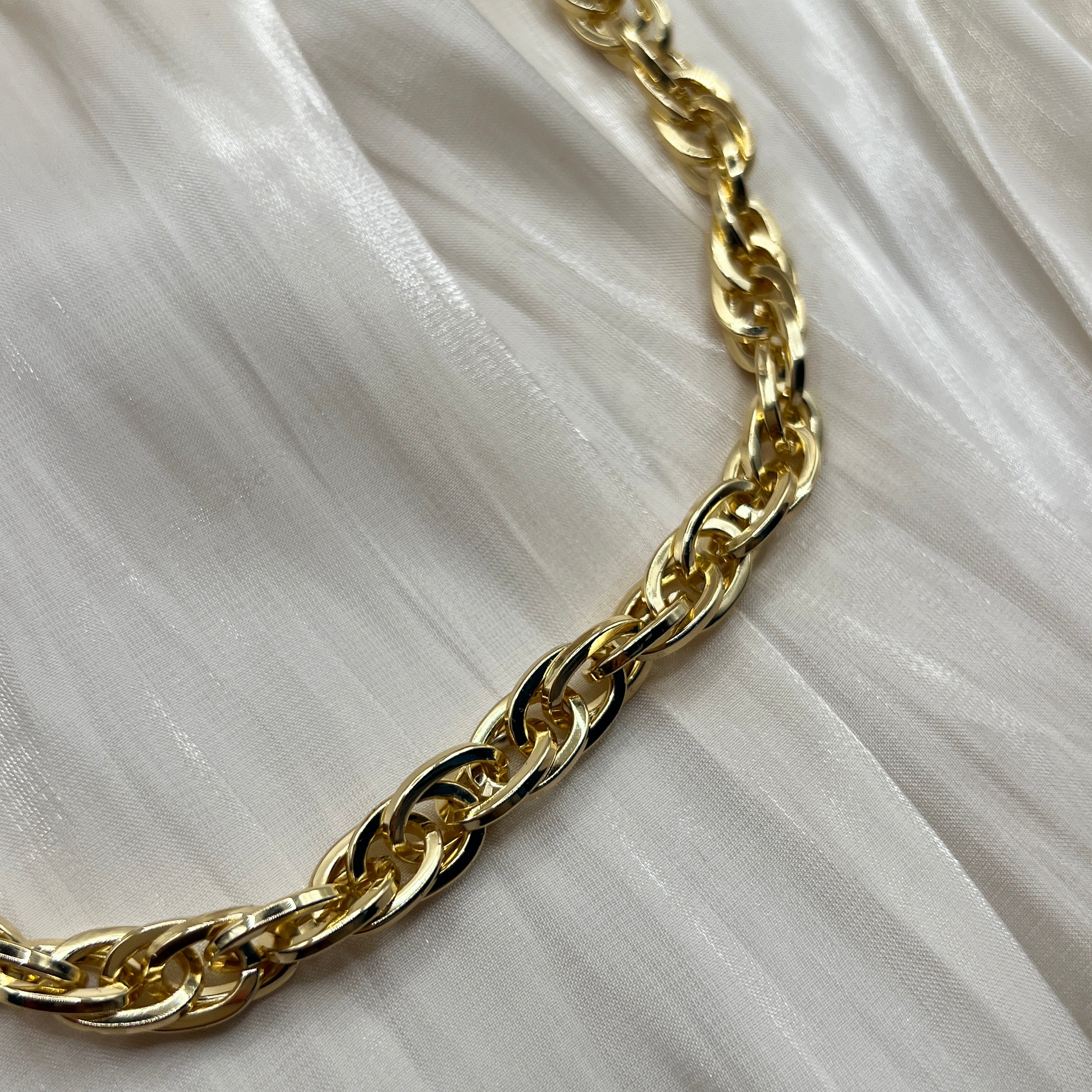 Bold Interlock Chain Necklace – Caelora | 14K Gold Plated