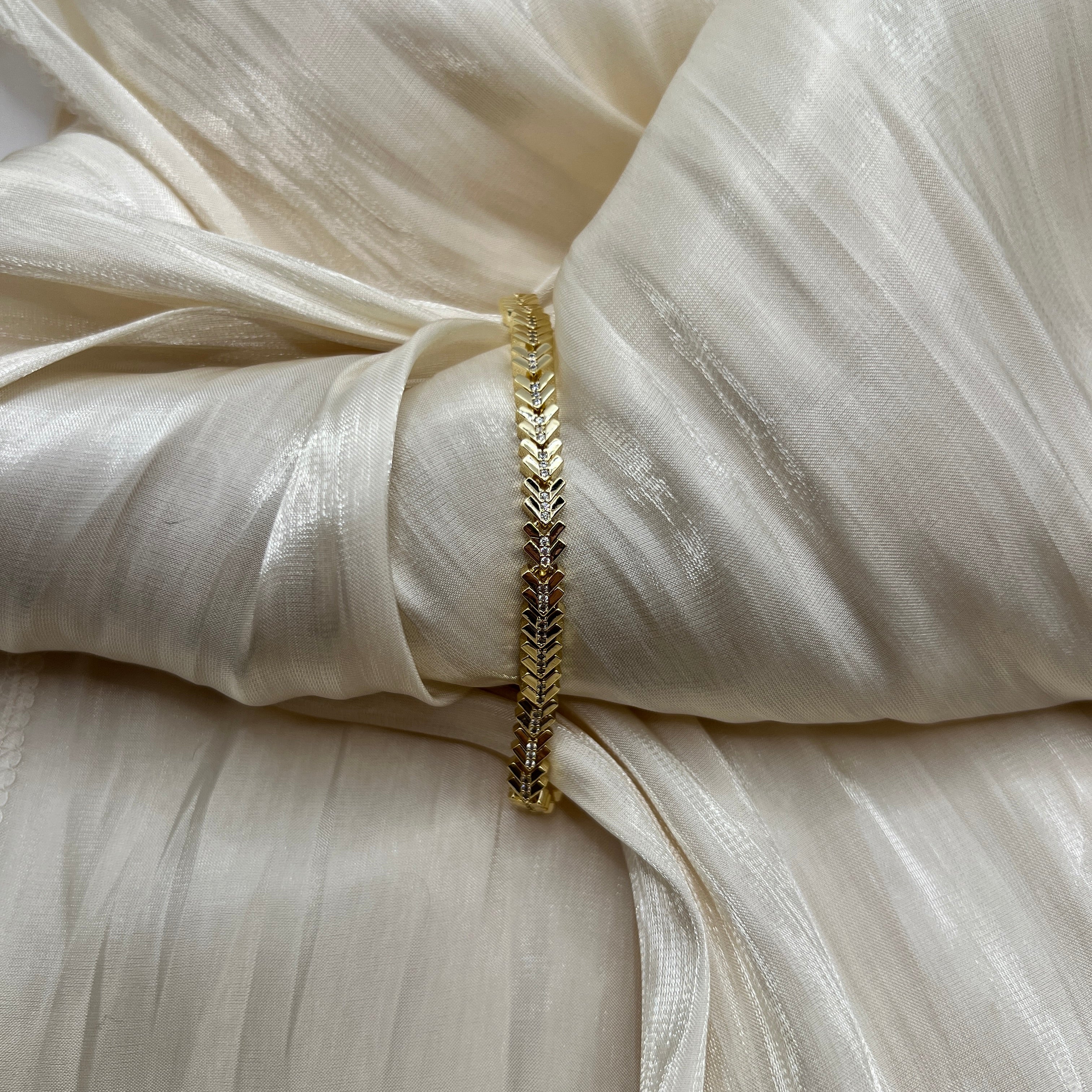 CZ Chevron Gold Bracelet – Elisse | 14K Gold Plated