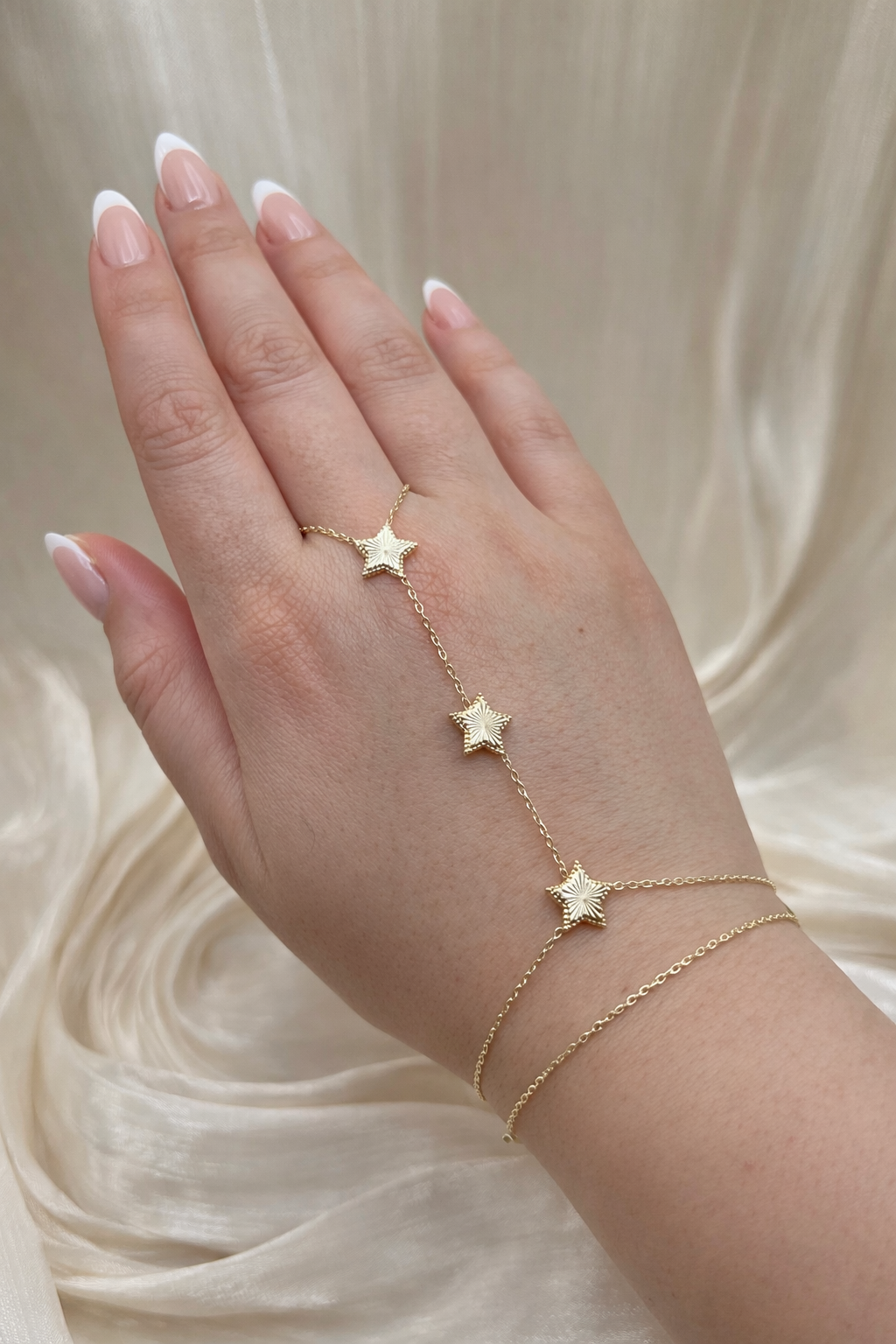 Celestia Star Hand Chain – 14K Gold Plated