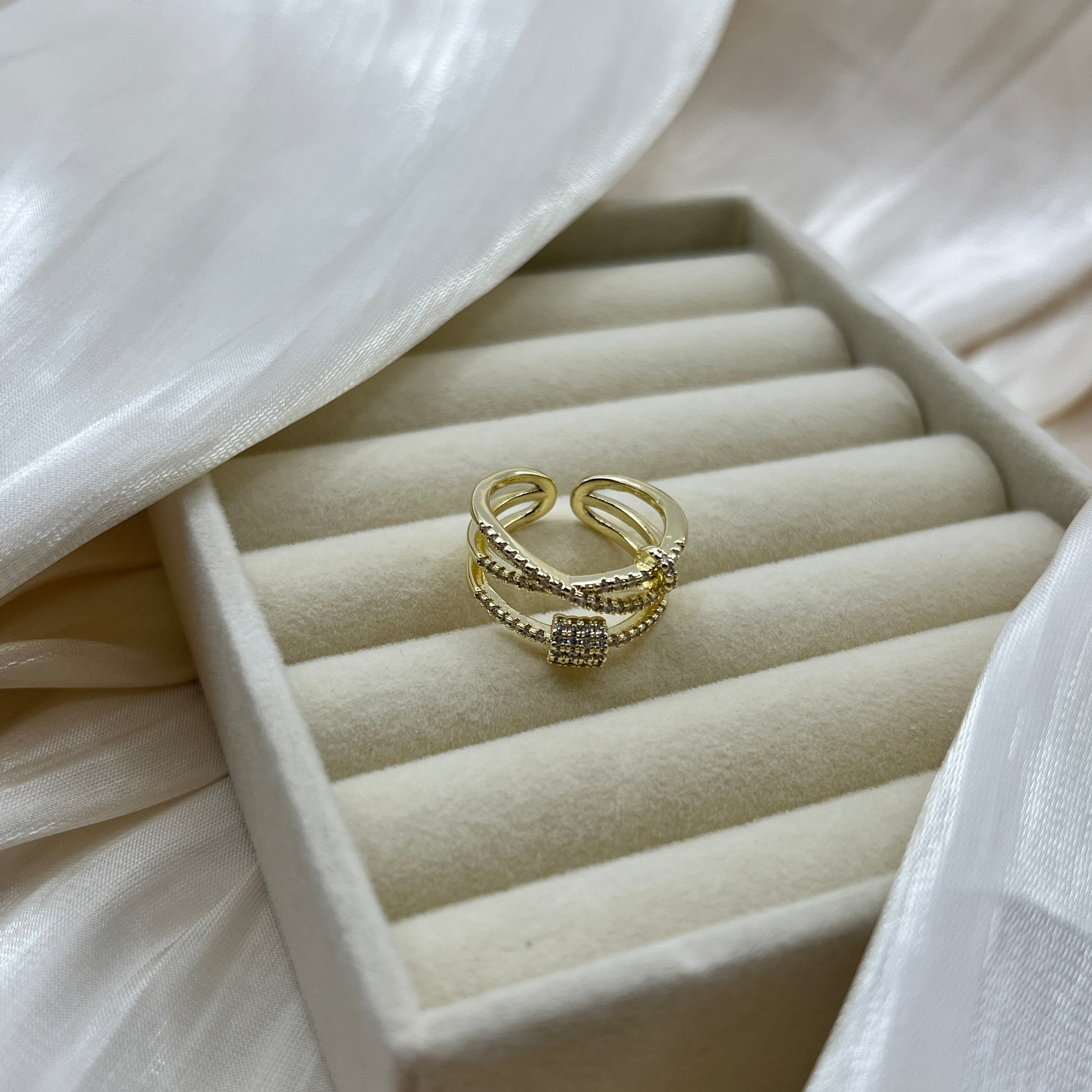 Criss-Cross Pave Ring – Aurora