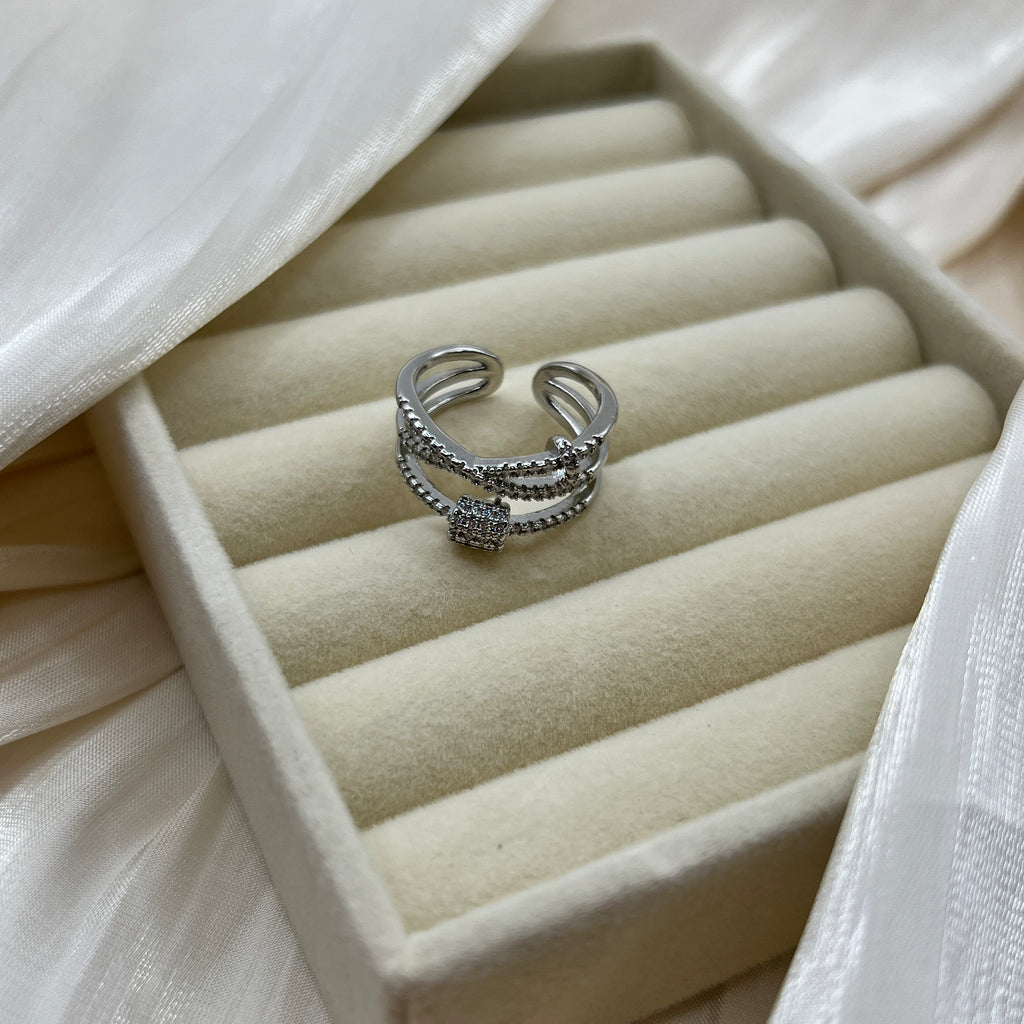 Criss-Cross Pave Ring – Aurora