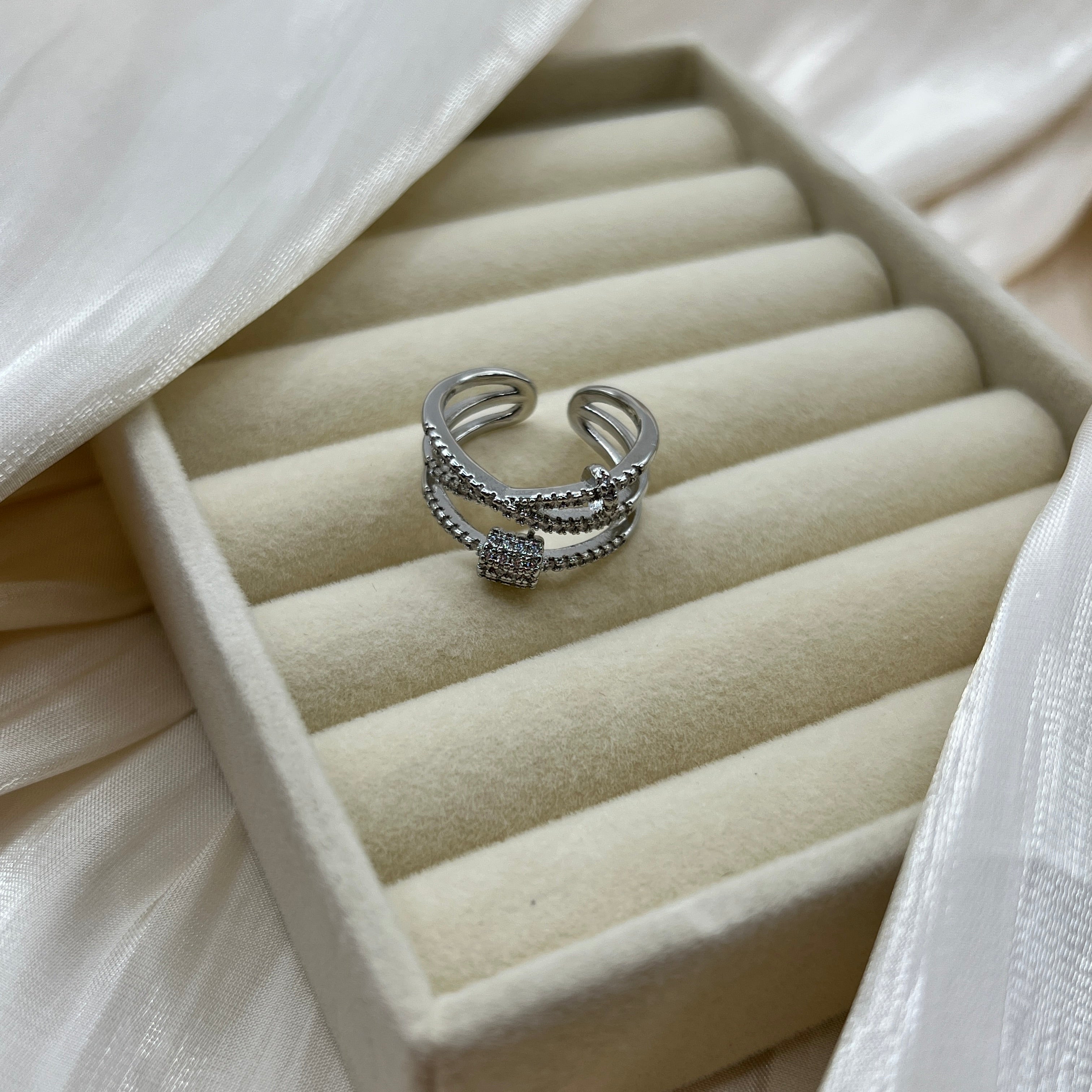 Criss-Cross Pave Ring – Aurora