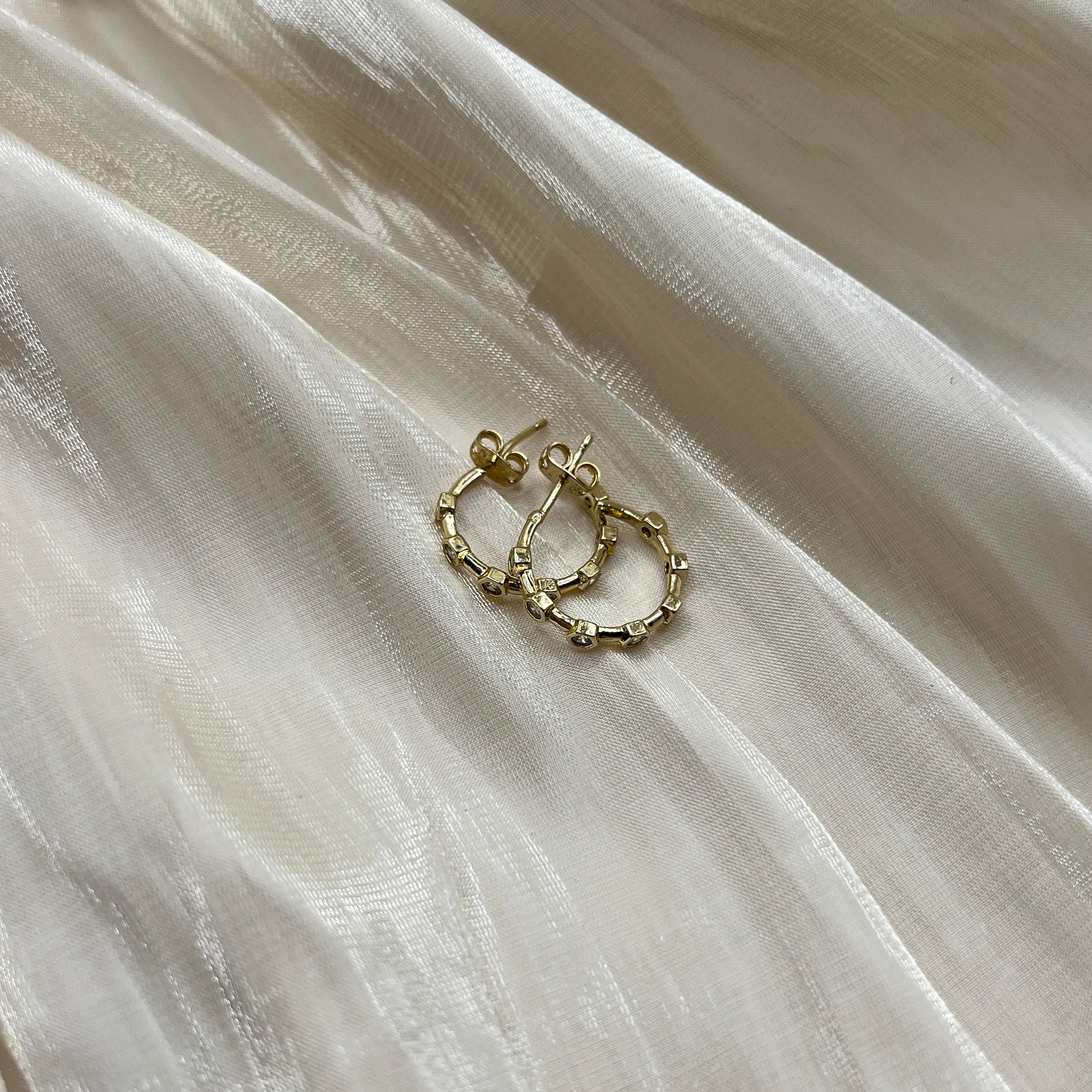 Geometric Stone Hoop Earrings Gold – Virelva
