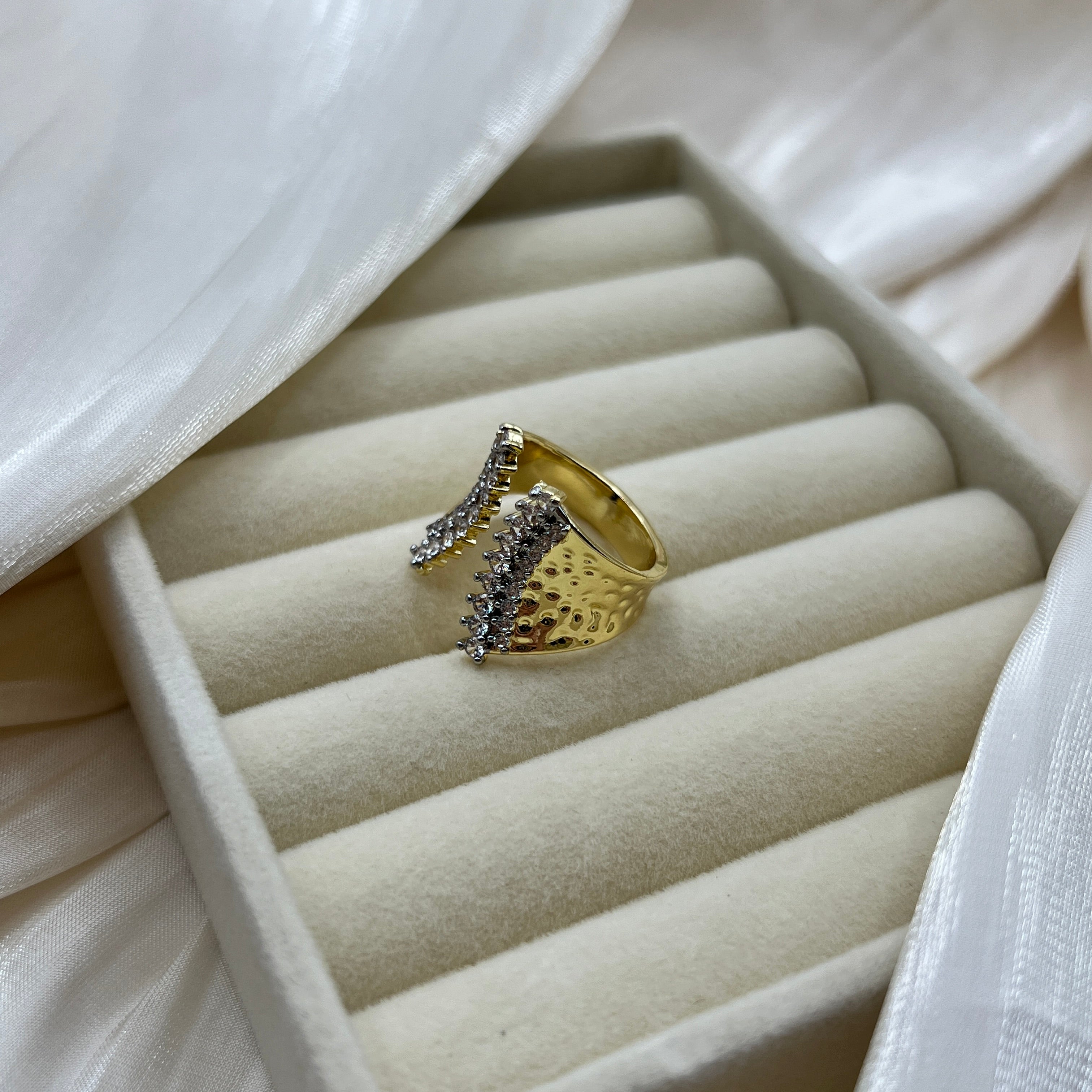 Hammered Pavé Adjustable Ring – Zarevia