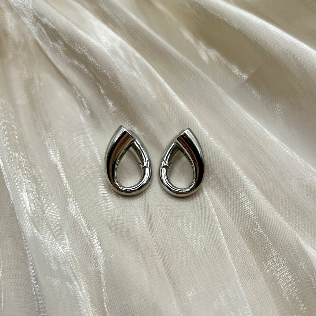Teardrop Minimal Hoop Earrings – Seraphina