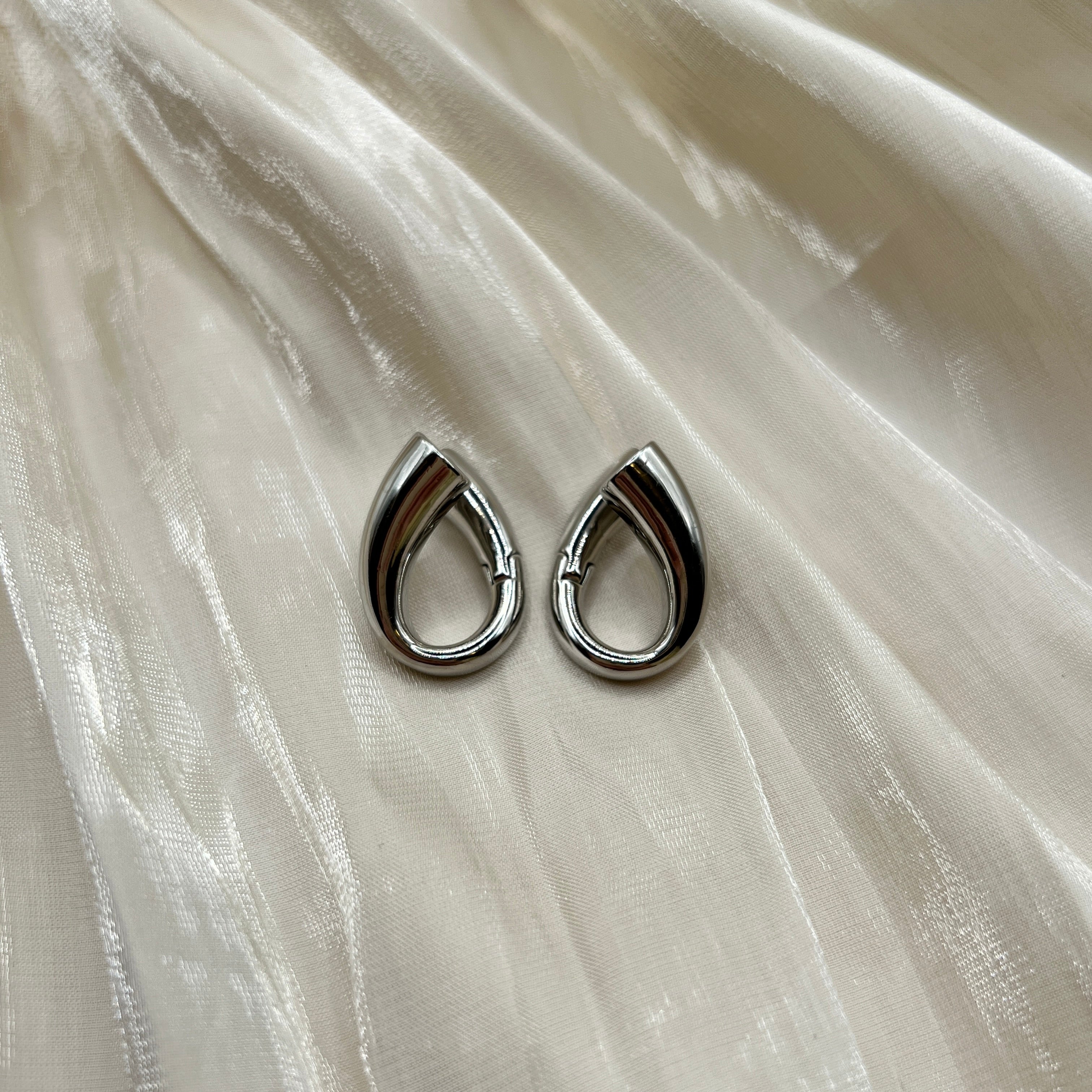 Teardrop Minimal Hoop Earrings – Seraphina