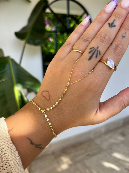 Amélie – Heart Hand Chain