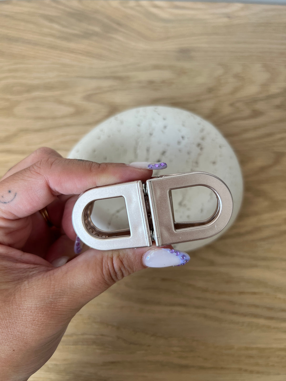 Oval Magnetic Hair Clip
