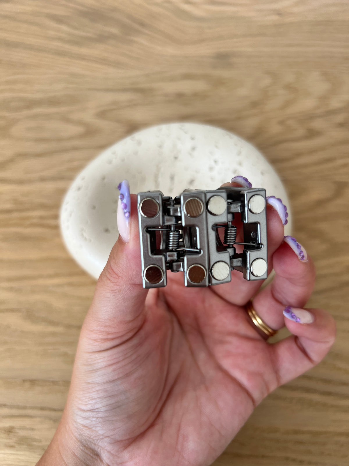 Oval Magnetic Hair Clip