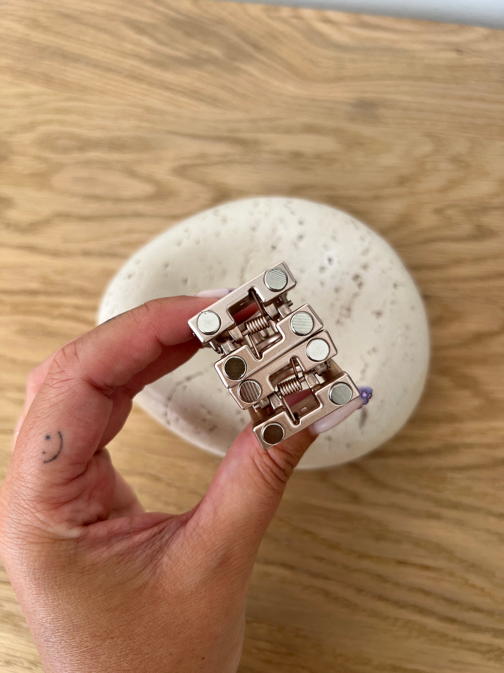 Oval Magnetic Hair Clip