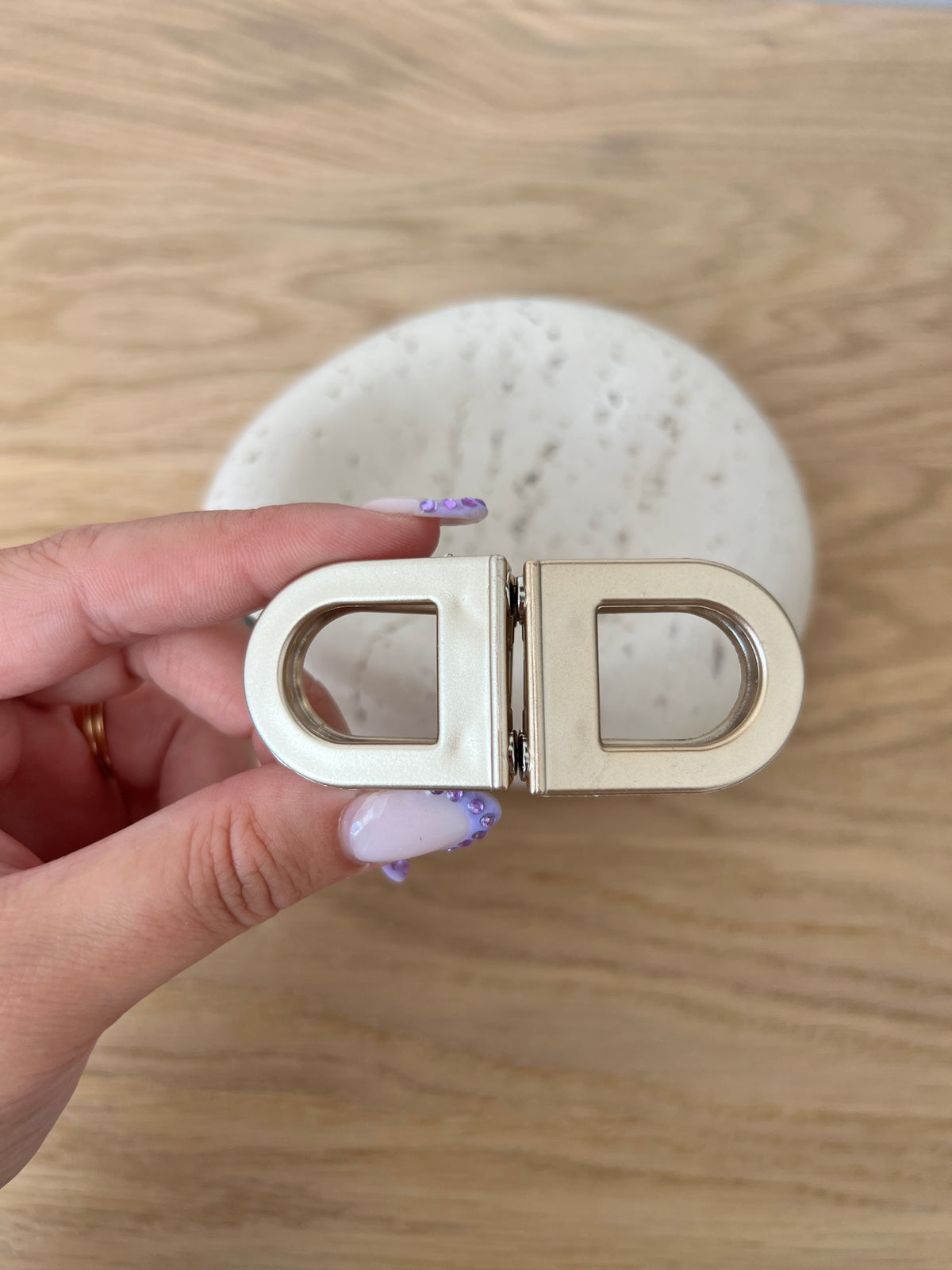 Oval Magnetic Hair Clip