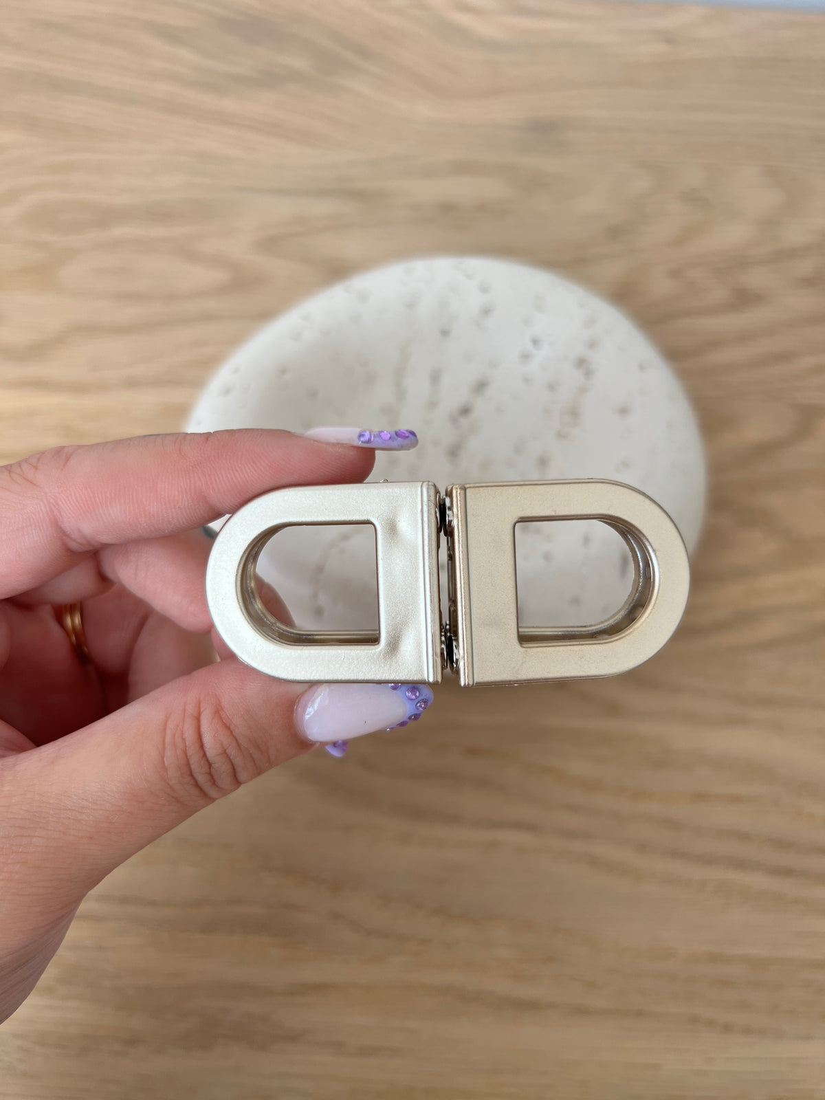Oval Magnetic Hair Clip