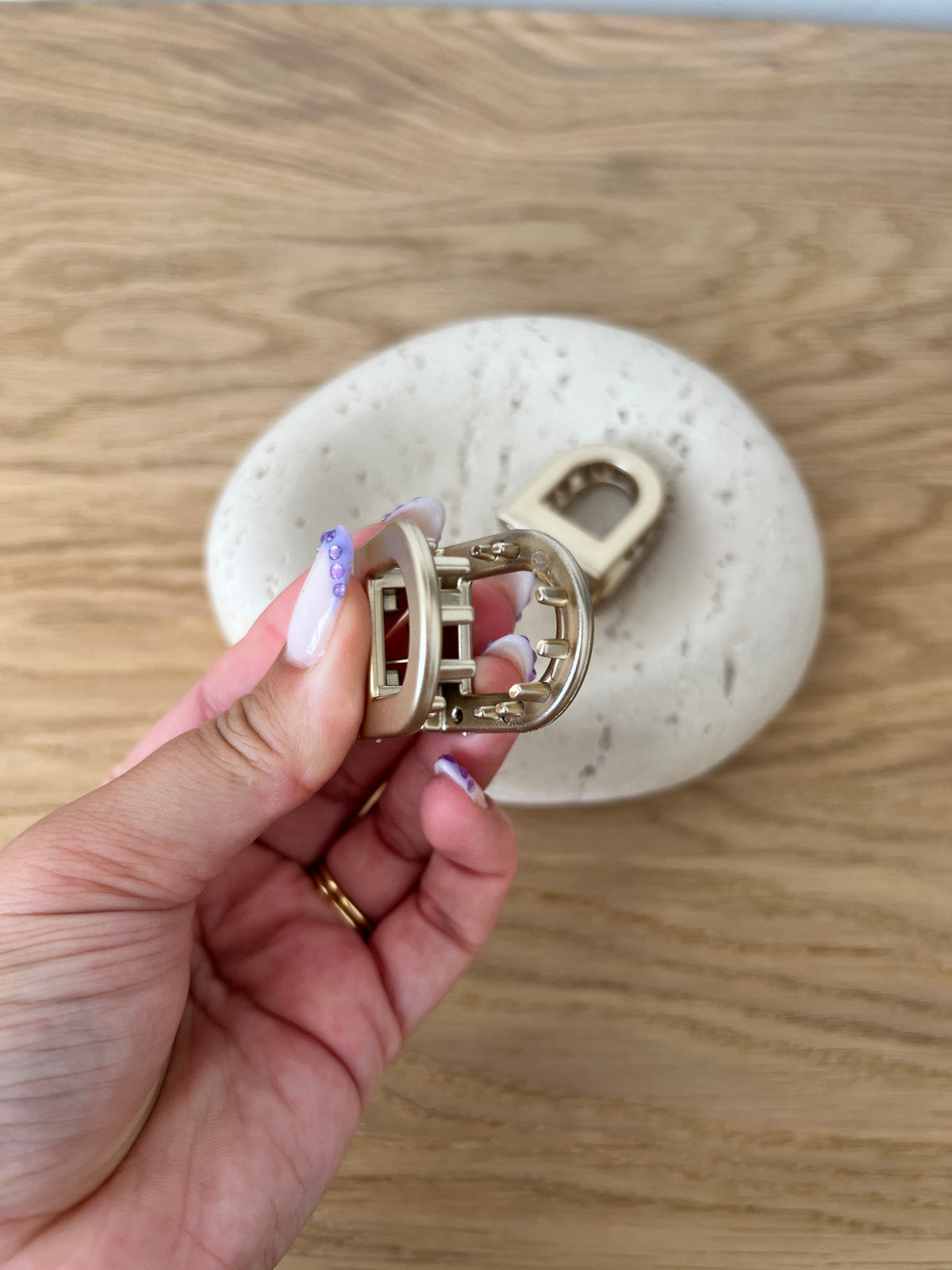 Oval Magnetic Hair Clip