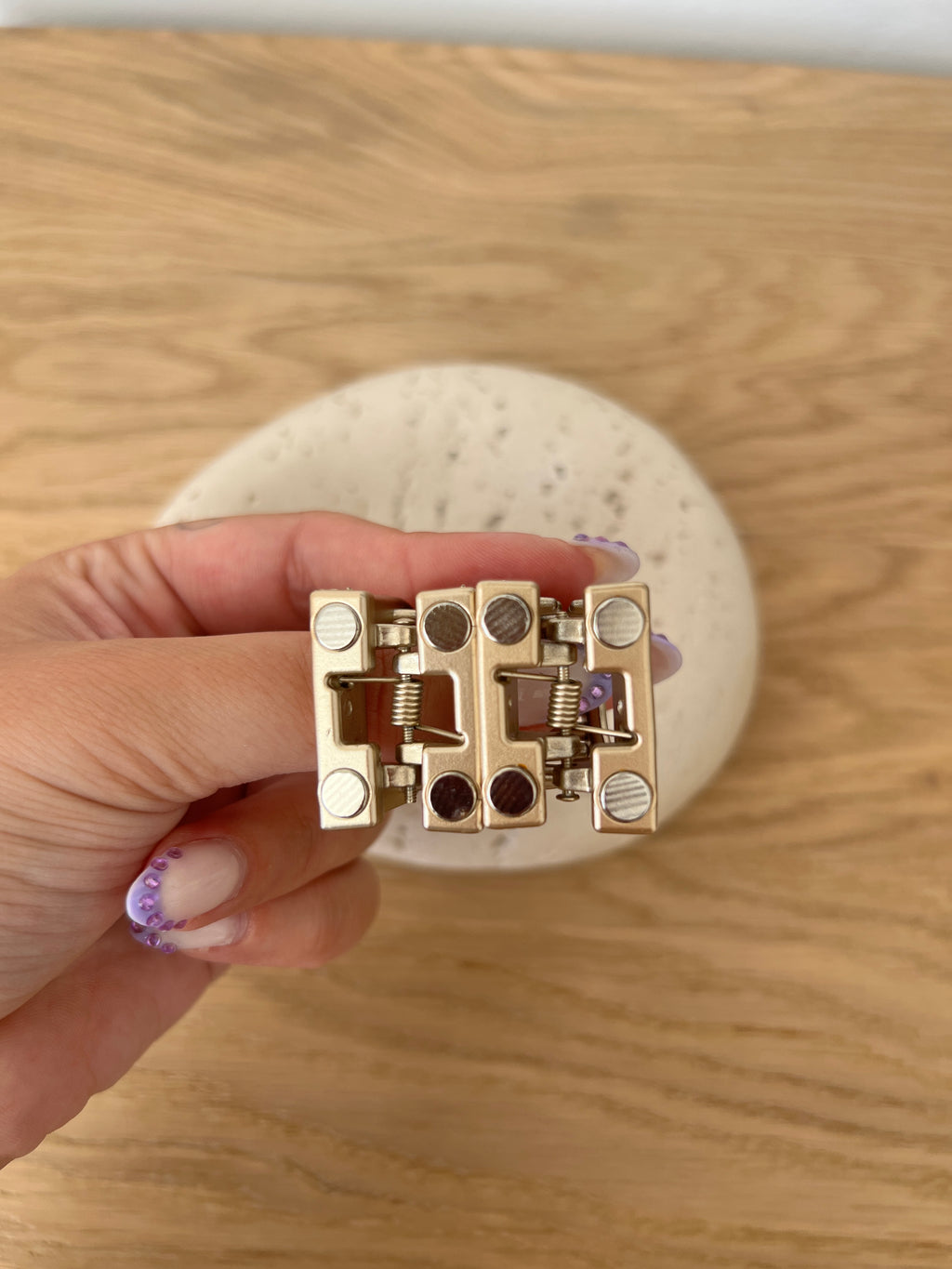 Oval Magnetic Hair Clip
