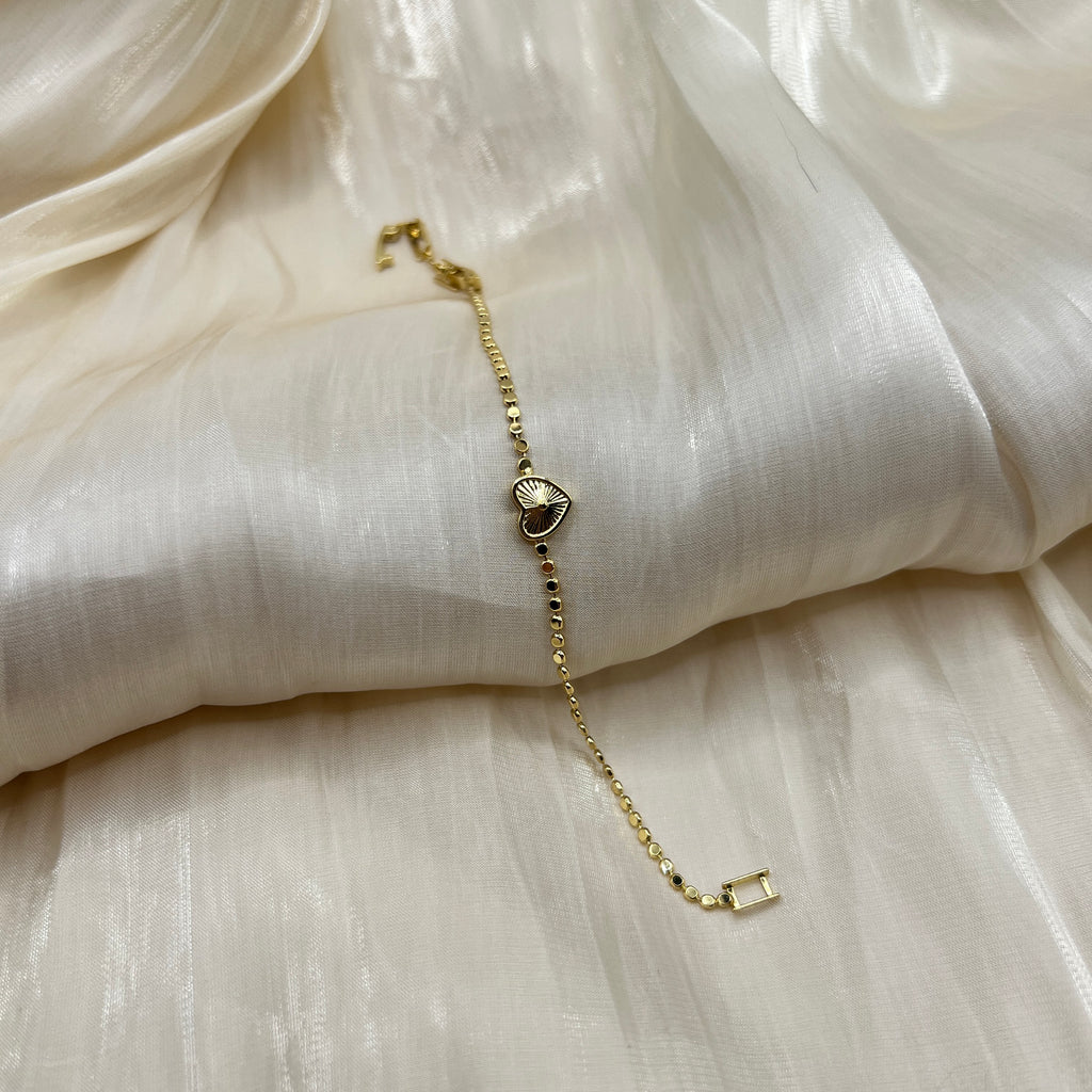 Minimal Heart Gold Bracelet – Amora | 14K Gold Plated