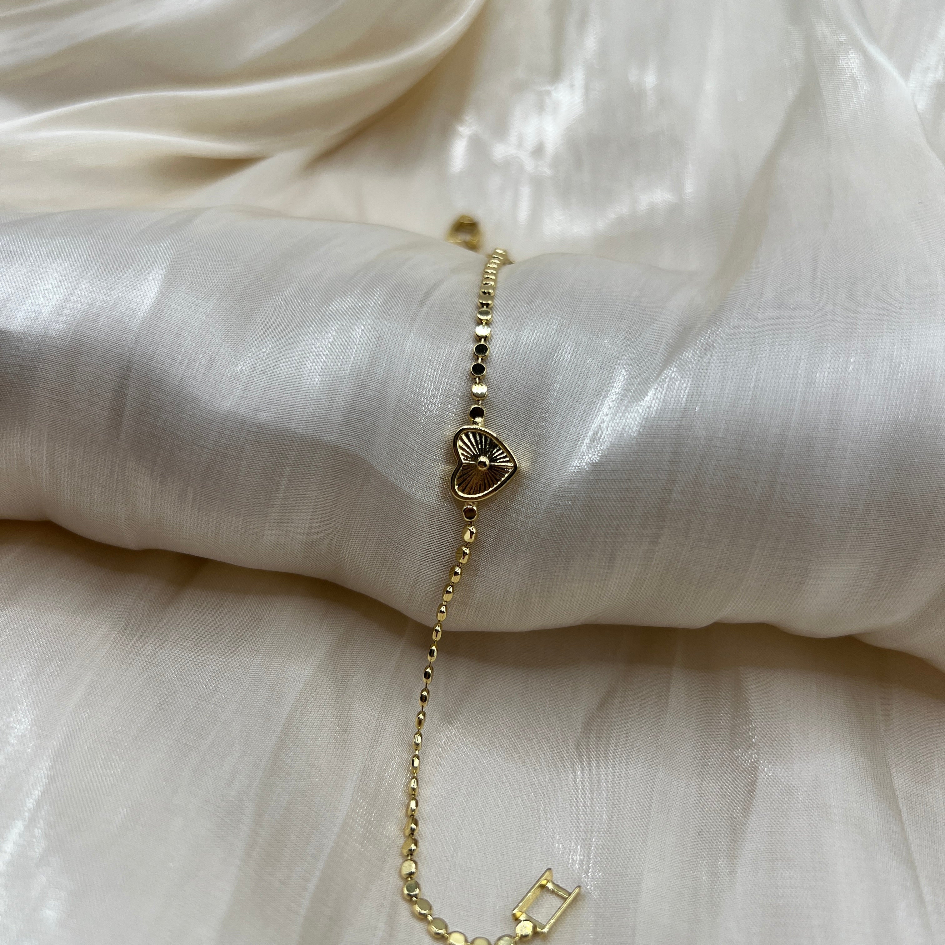 Minimal Heart Gold Bracelet – Amora | 14K Gold Plated