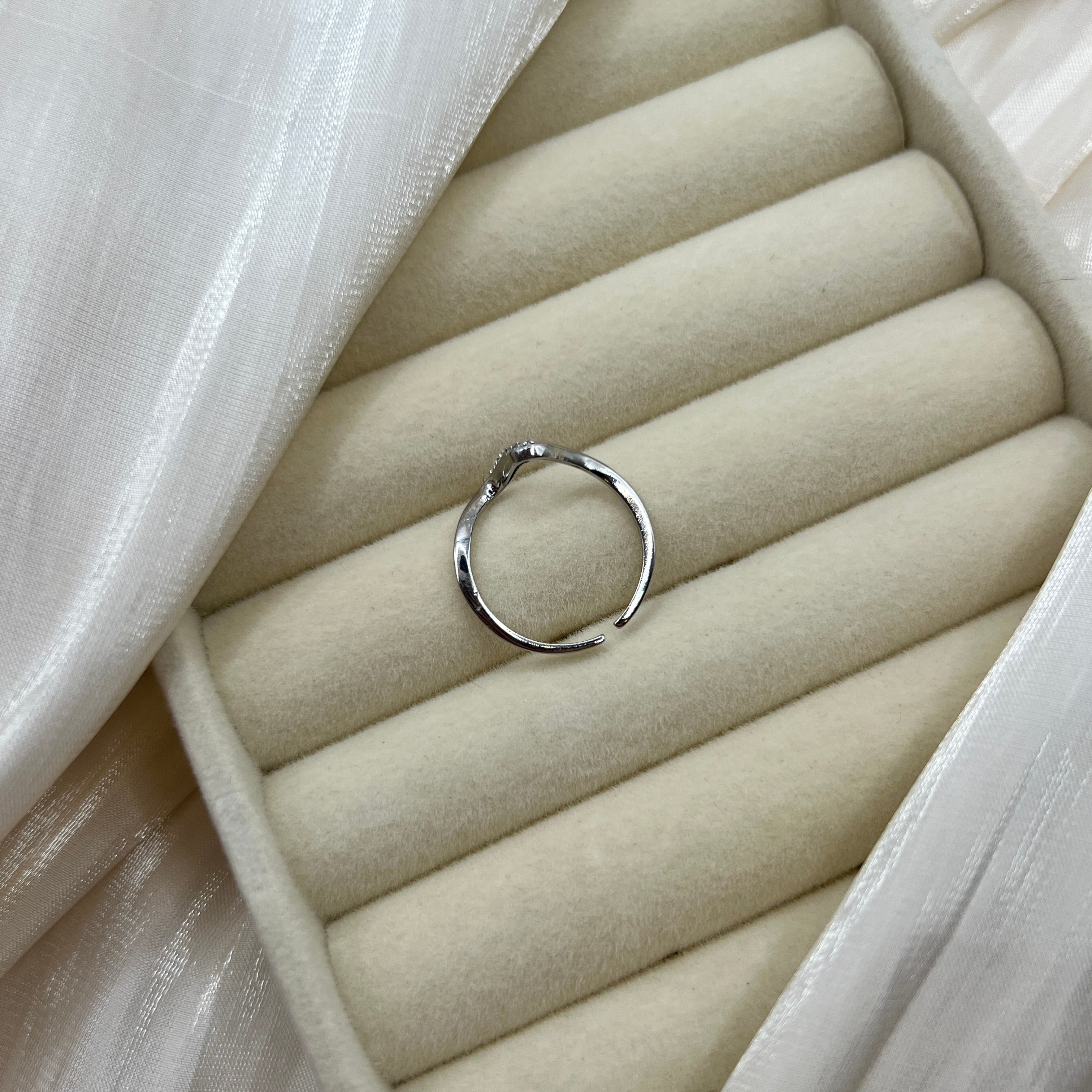 Pavé Wave Adjustable Ring – Ismera