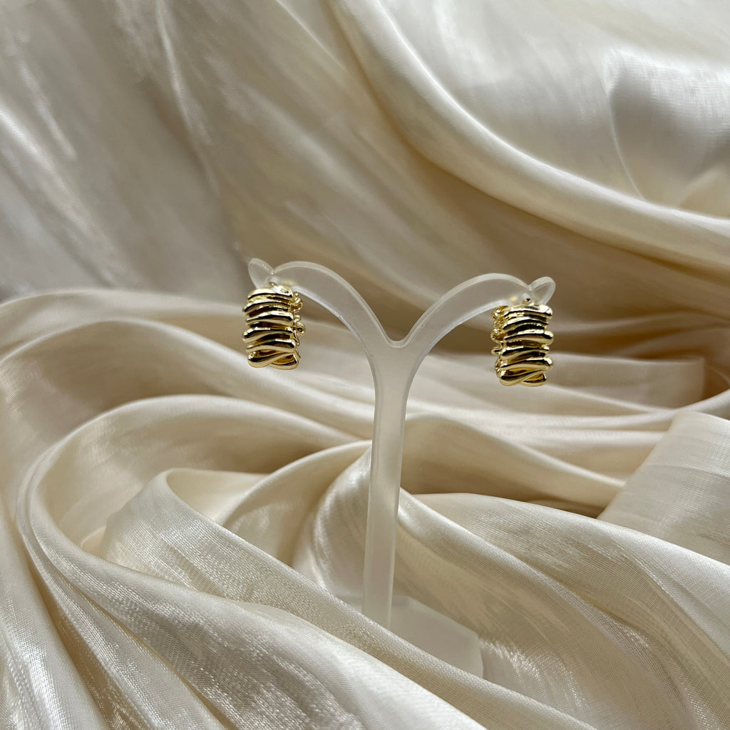 Ribbed Chunky Hoop Earrings – Vaelisse