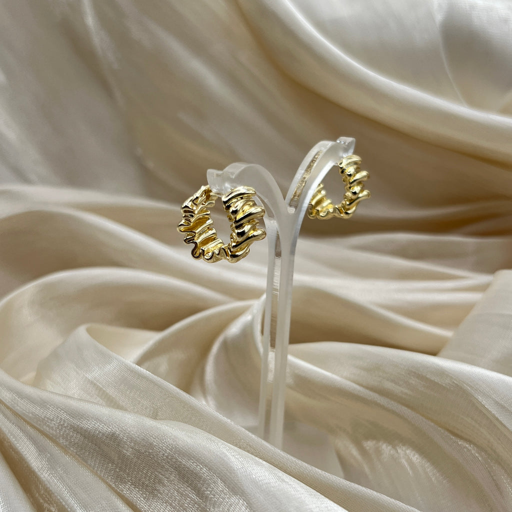 Ribbed Chunky Hoop Earrings – Vaelisse