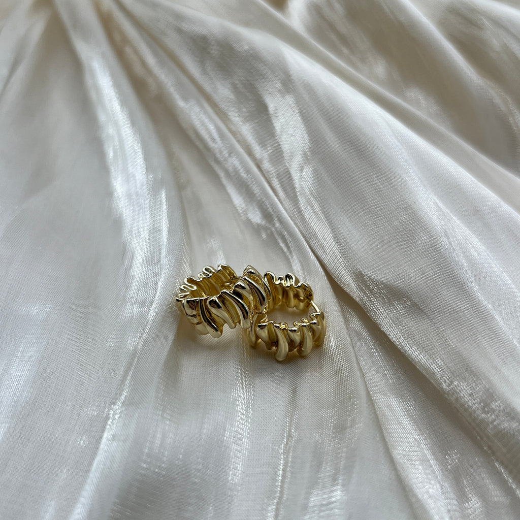Ribbed Chunky Hoop Earrings – Vaelisse