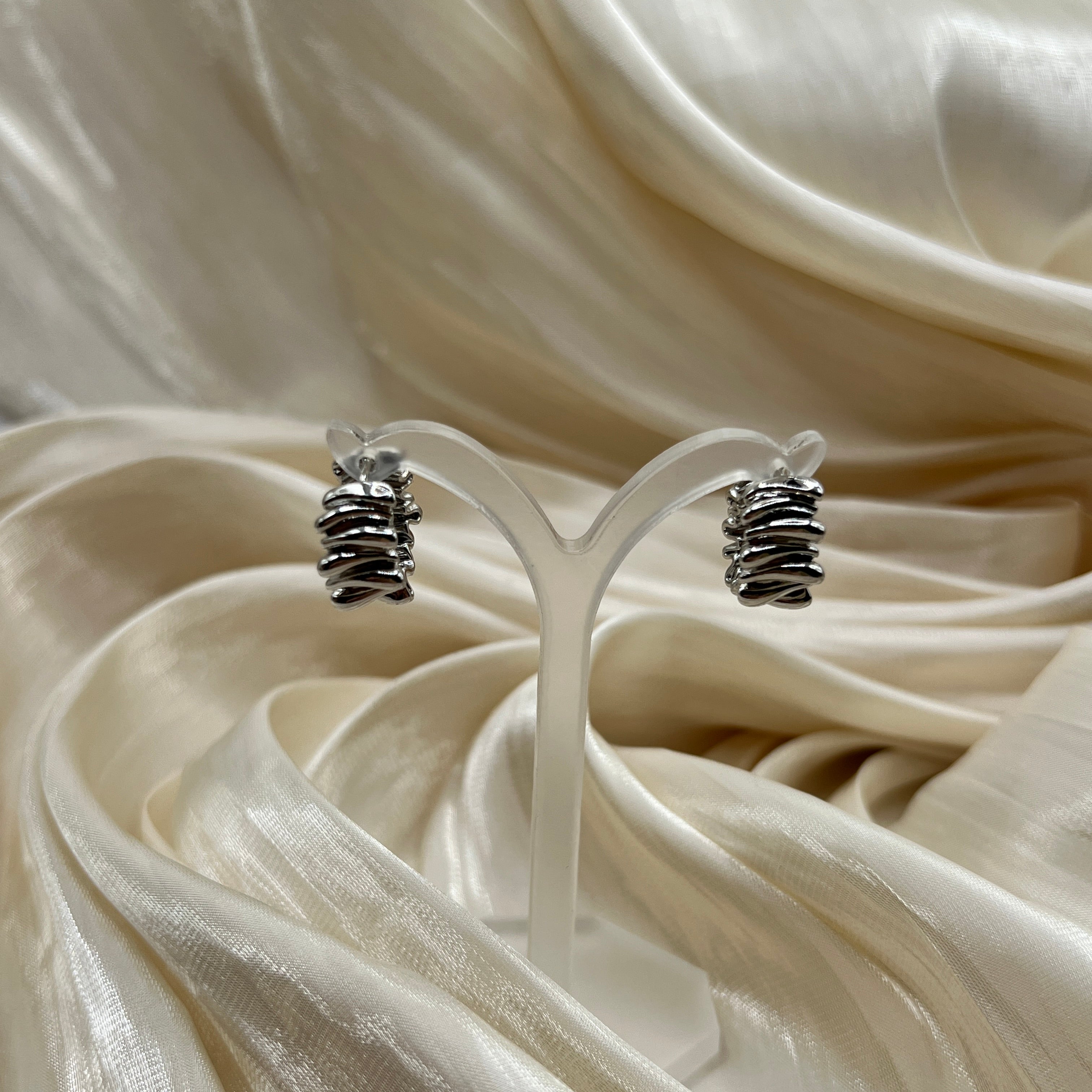 Ribbed Chunky Hoop Earrings – Vaelisse