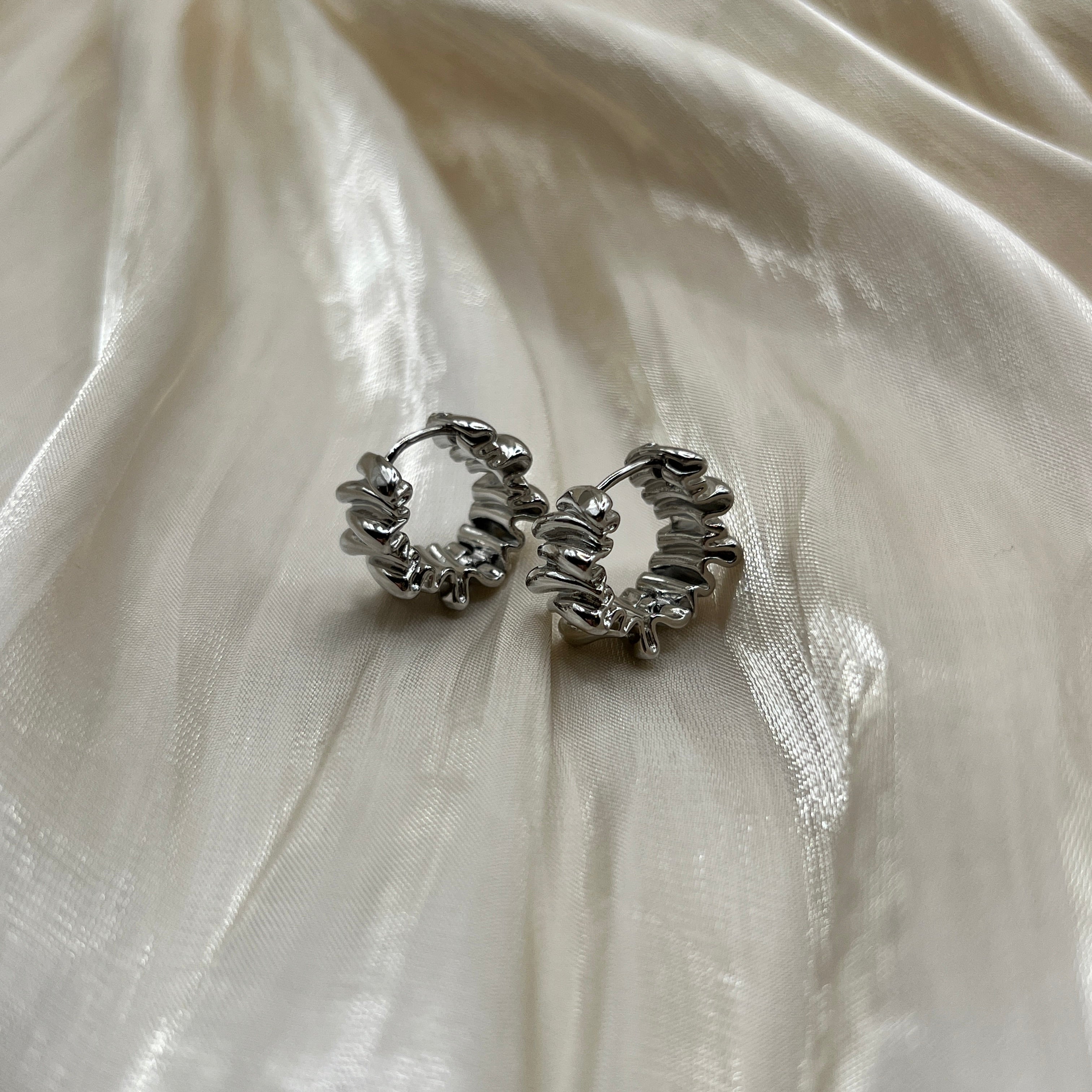 Ribbed Chunky Hoop Earrings – Vaelisse