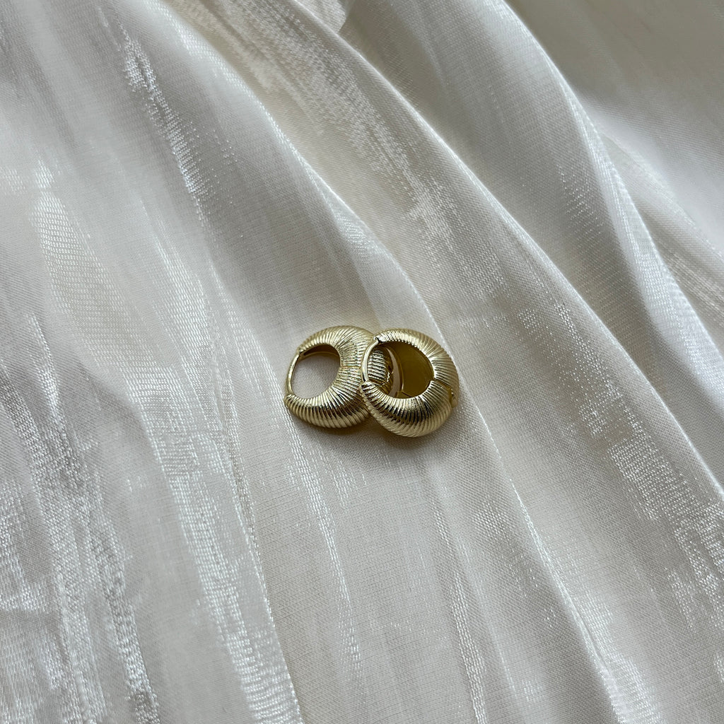 Ribbed Chunky Hoop Earrings – Velora