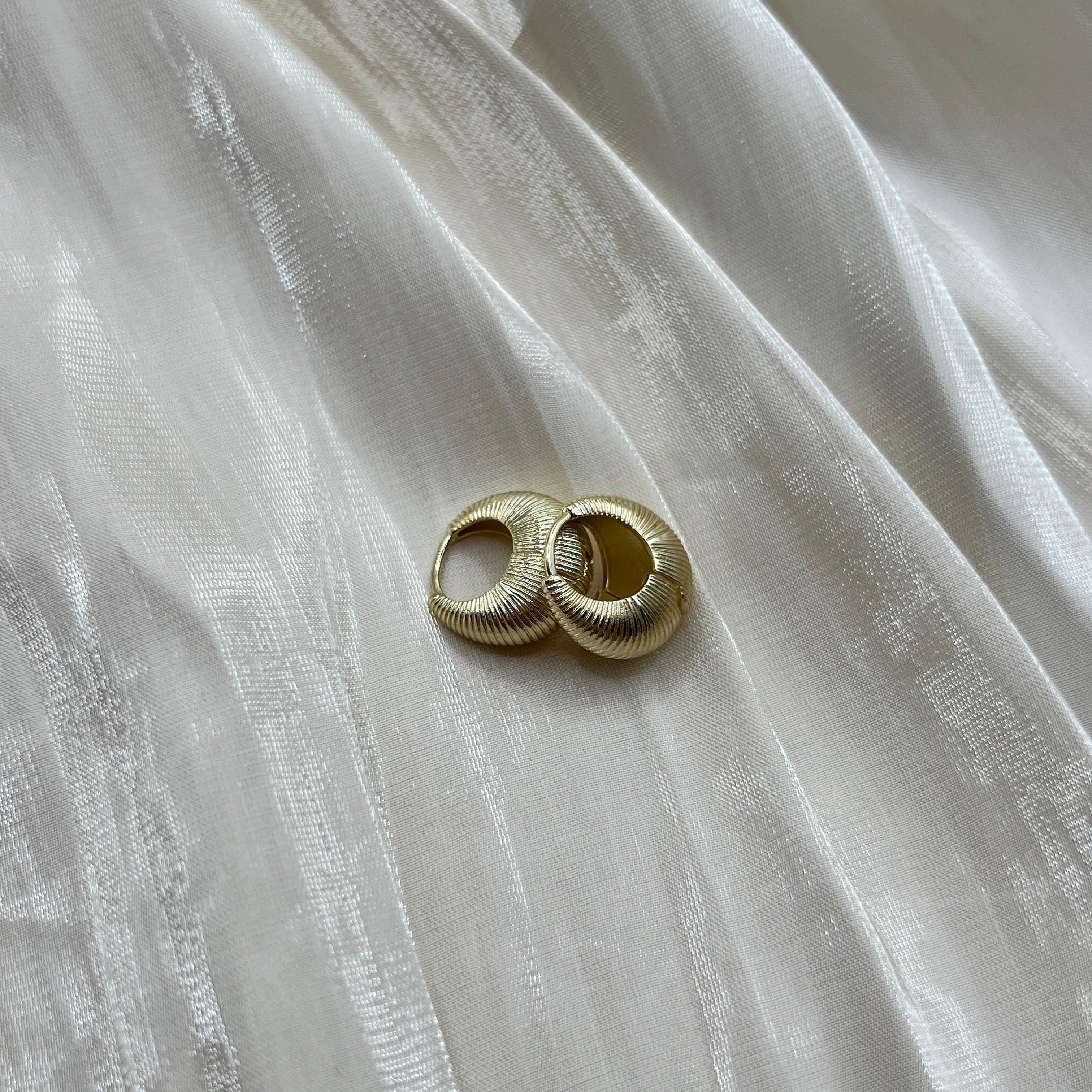 Ribbed Chunky Hoop Earrings – Velora