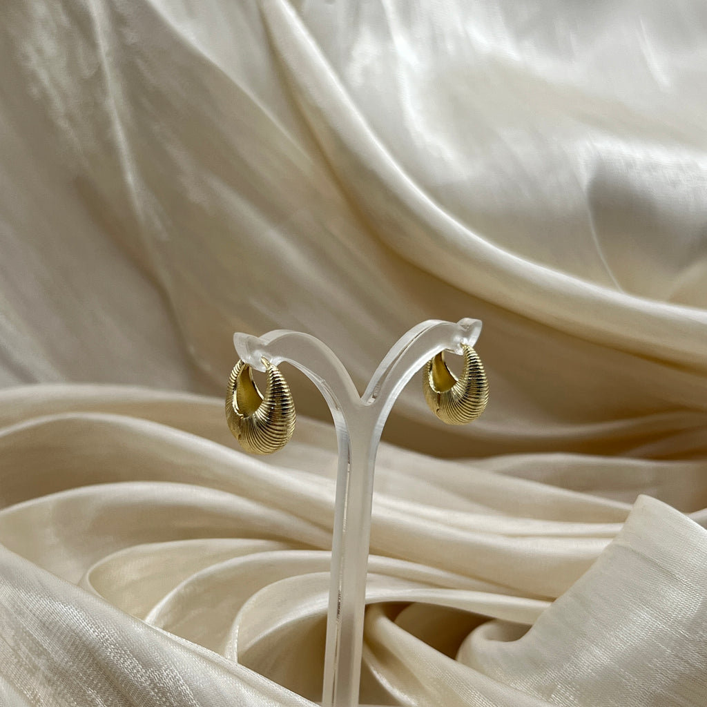 Ribbed Chunky Hoop Earrings – Velora