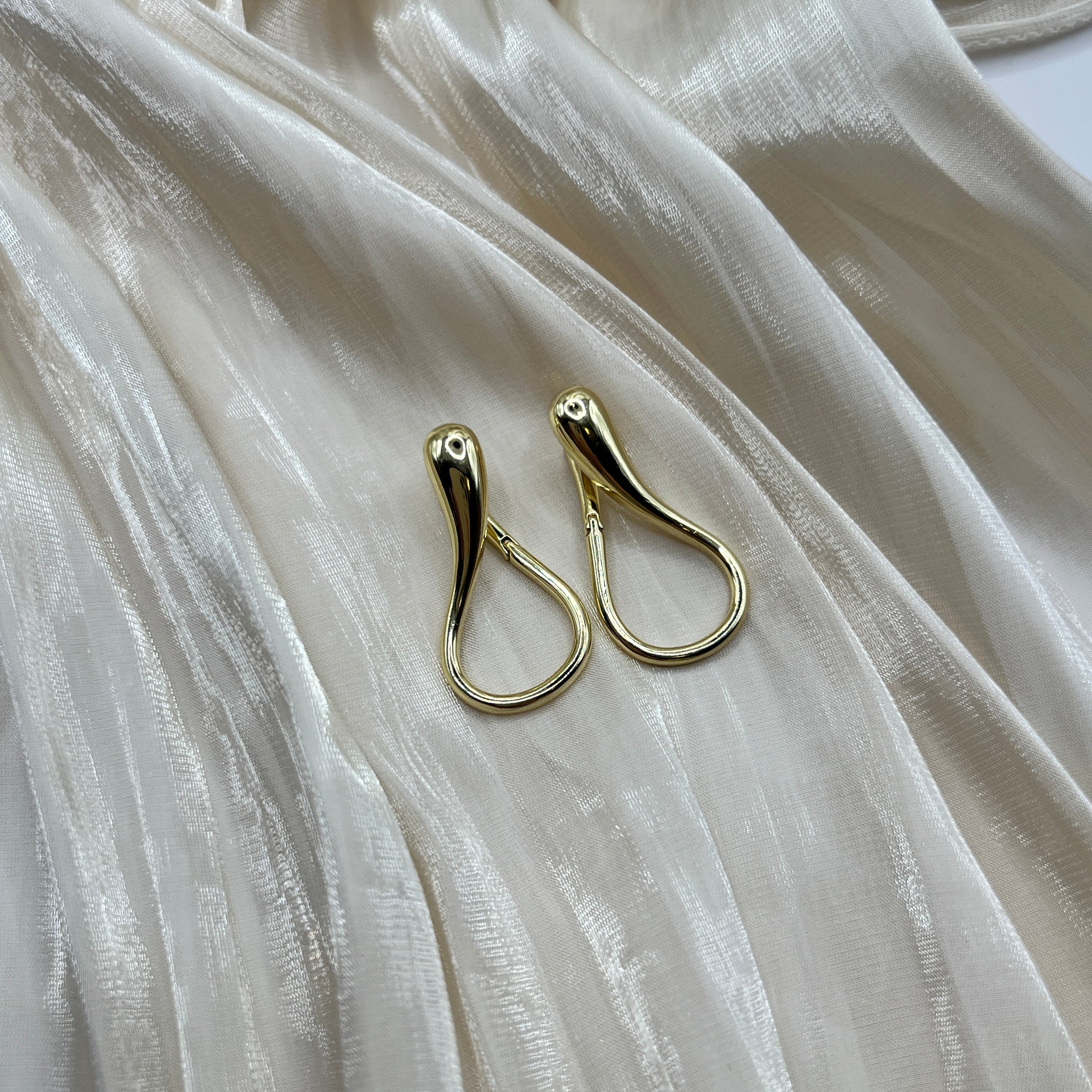 Sculptural Flow Earrings – Ardyn