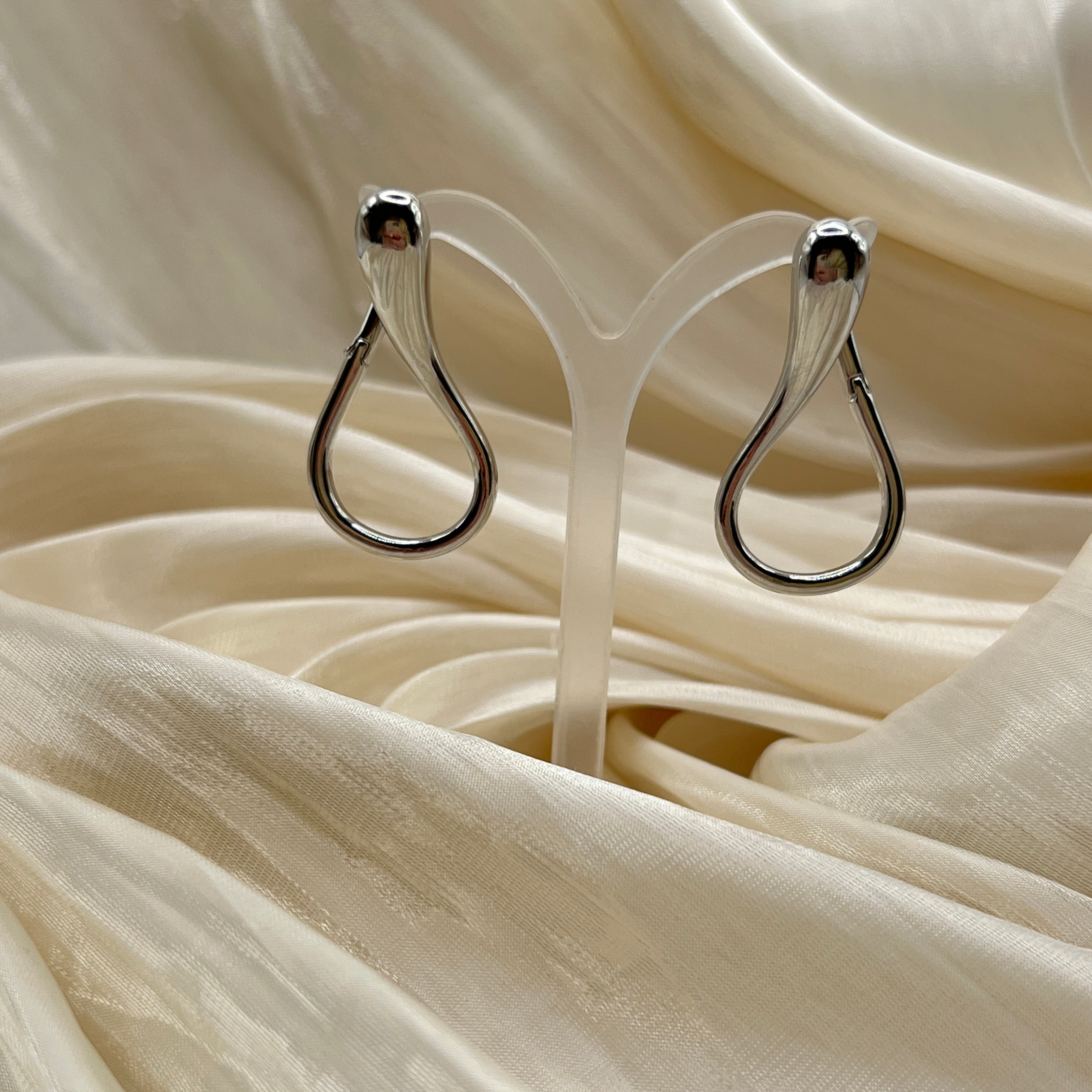 Sculptural Flow Earrings – Ardyn