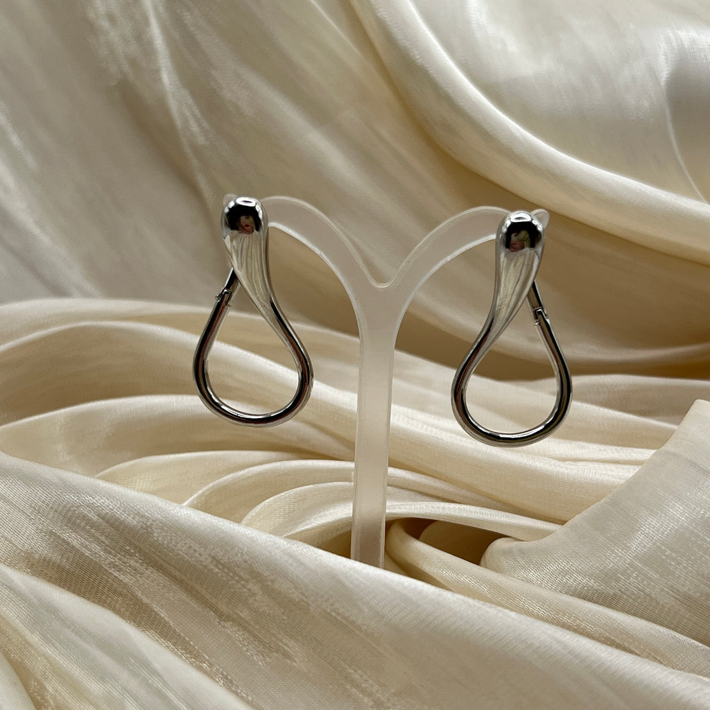 Sculptural Flow Earrings – Ardyn