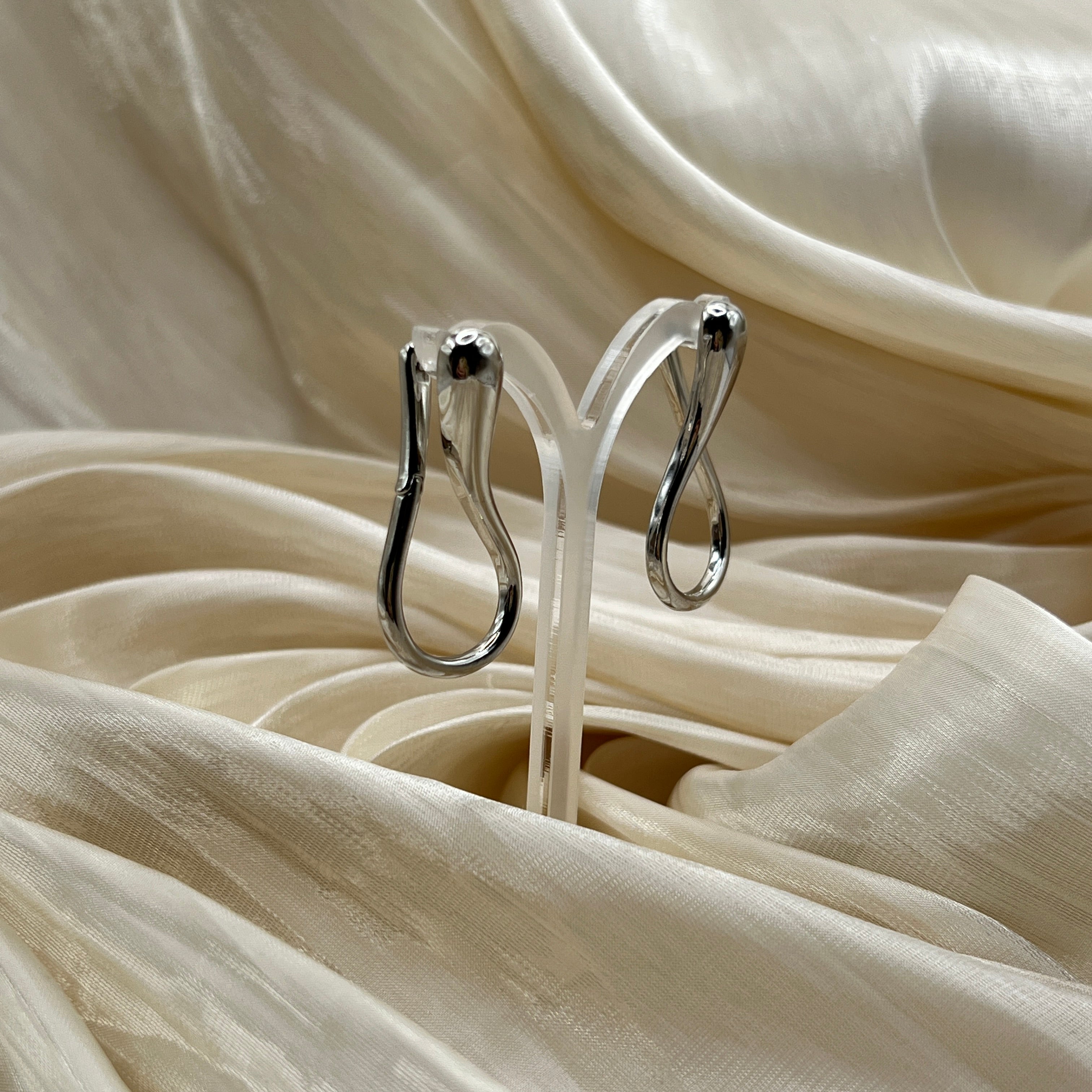 Sculptural Flow Earrings – Ardyn
