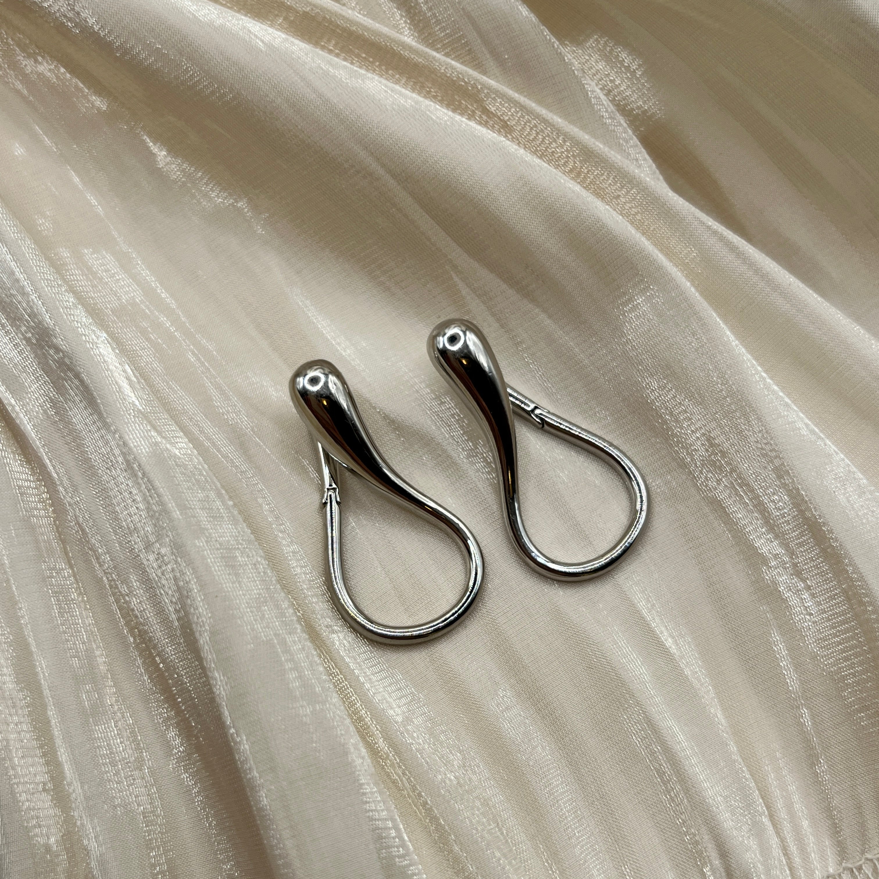 Sculptural Flow Earrings – Ardyn