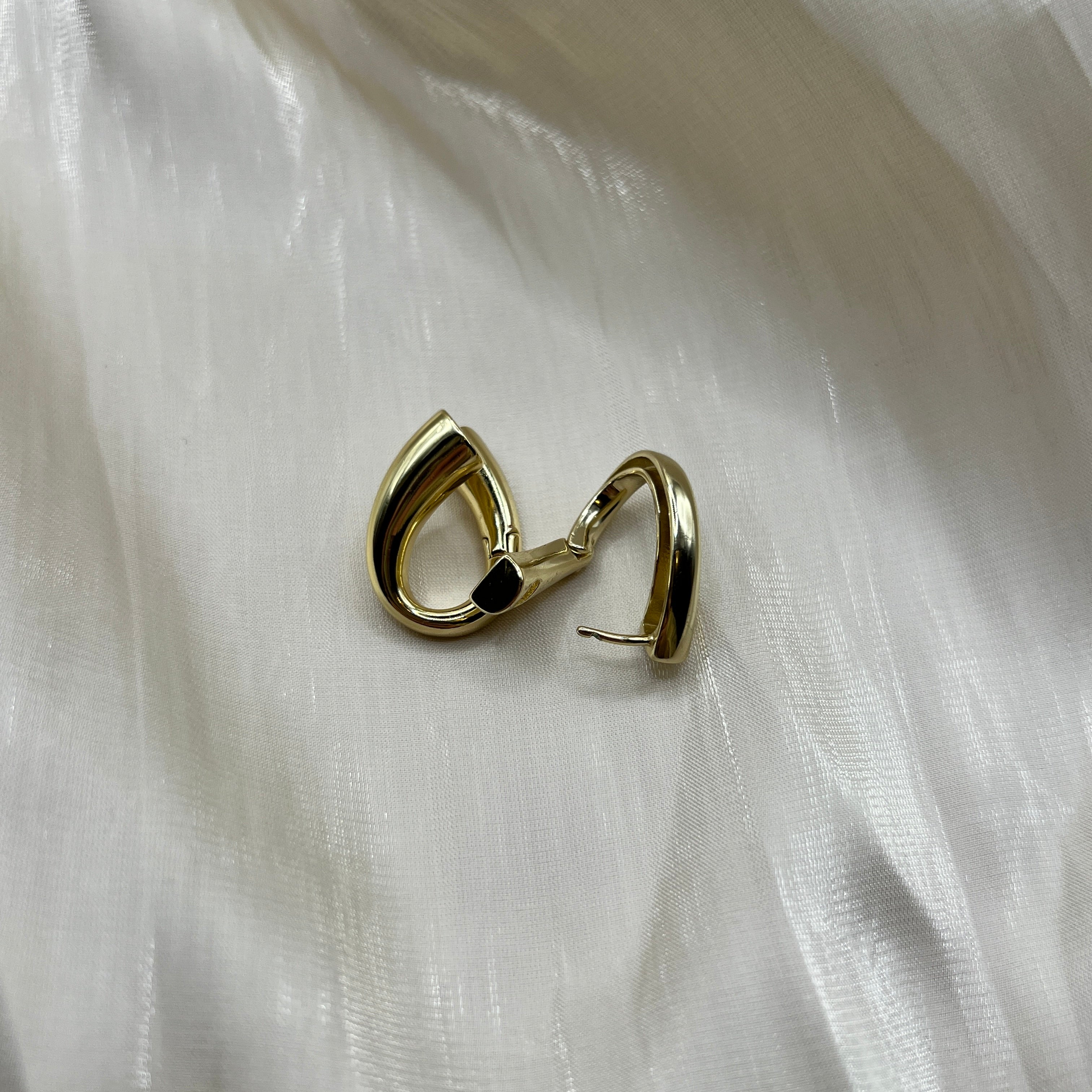 Teardrop Minimal Hoop Earrings – Seraphina