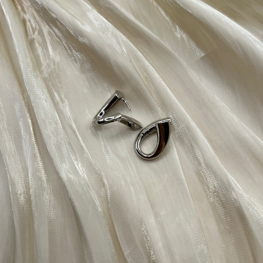 Teardrop Minimal Hoop Earrings – Seraphina