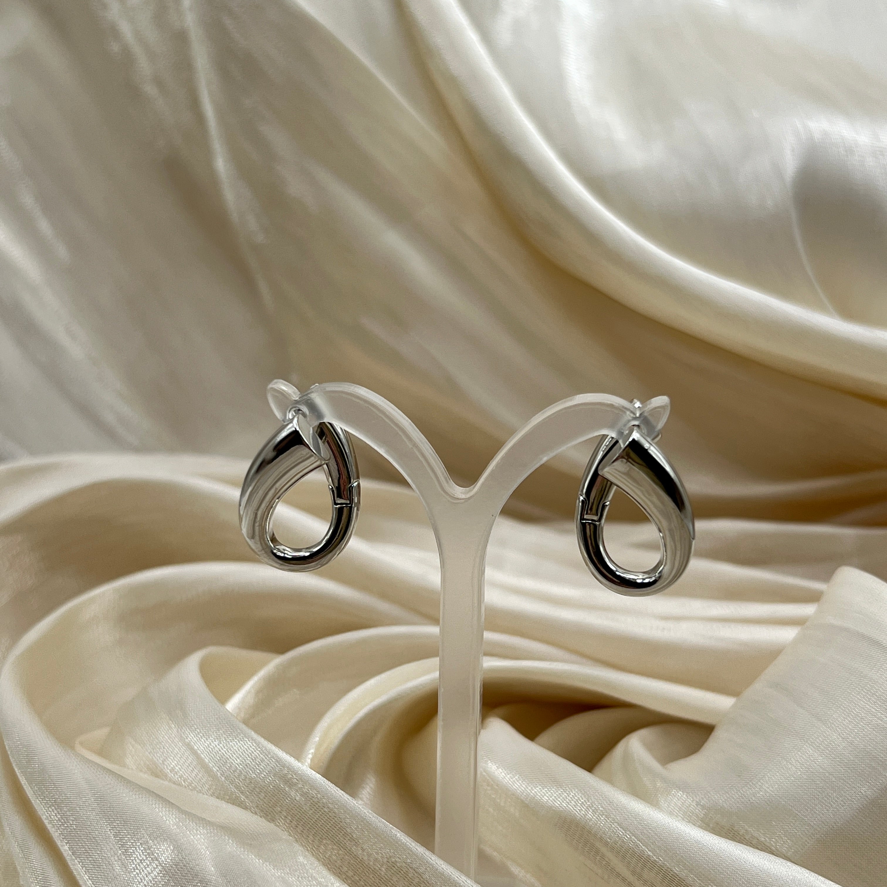 Teardrop Minimal Hoop Earrings – Seraphina