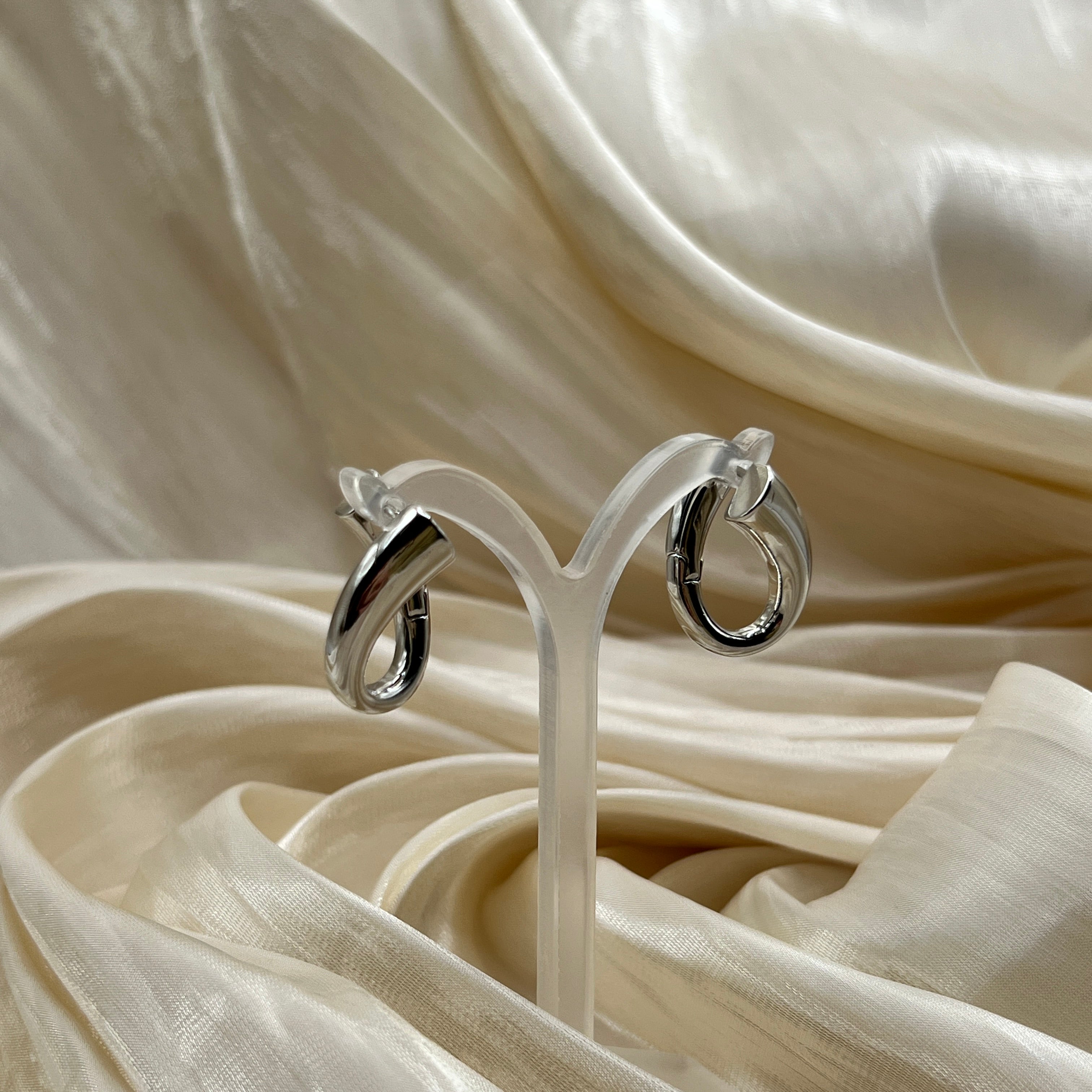 Teardrop Minimal Hoop Earrings – Seraphina